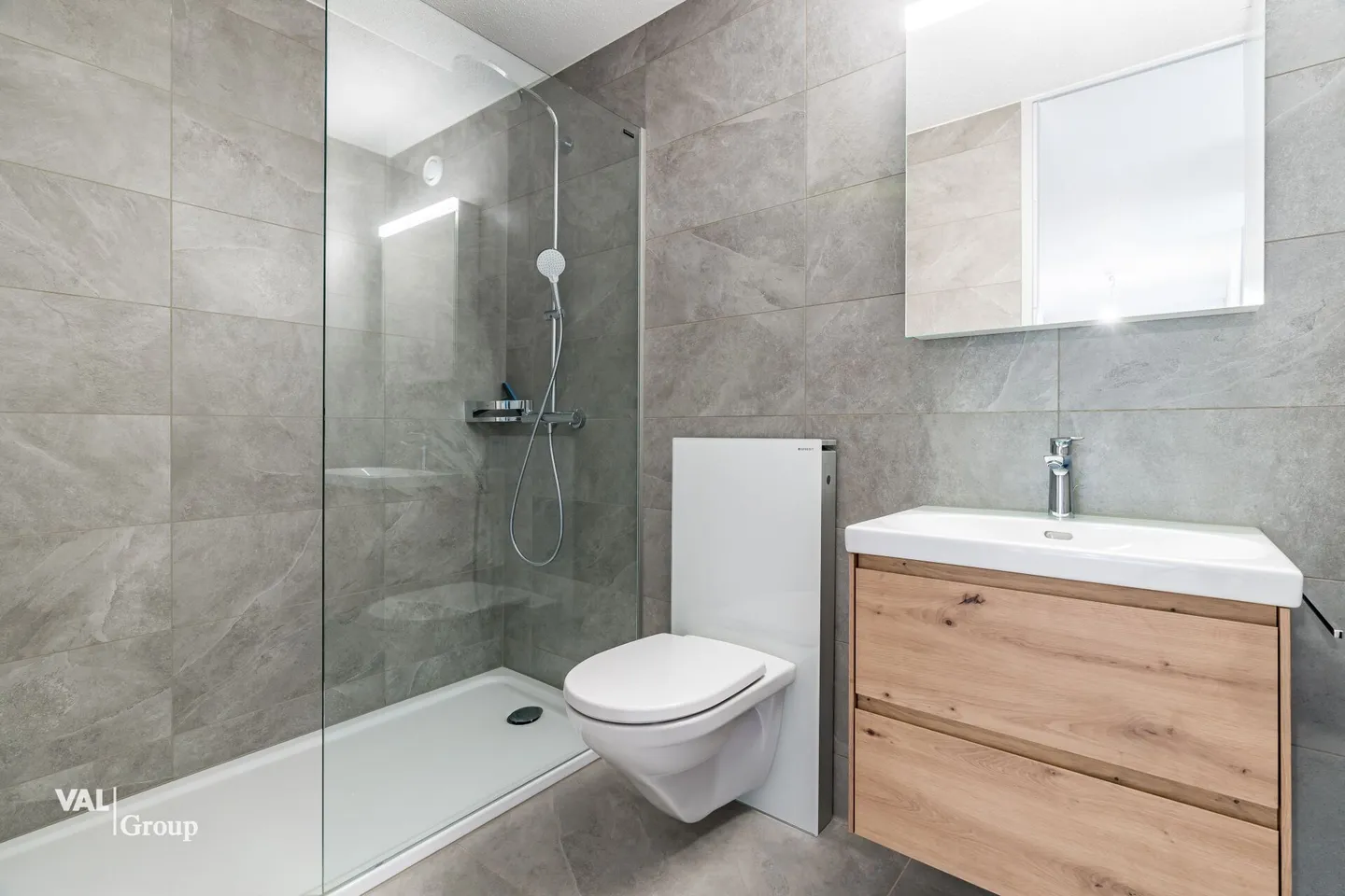 Modern Living with Investment Opportunity - Renovated 4½-Room Apartment with Separate Studio - Photo 9 of 16