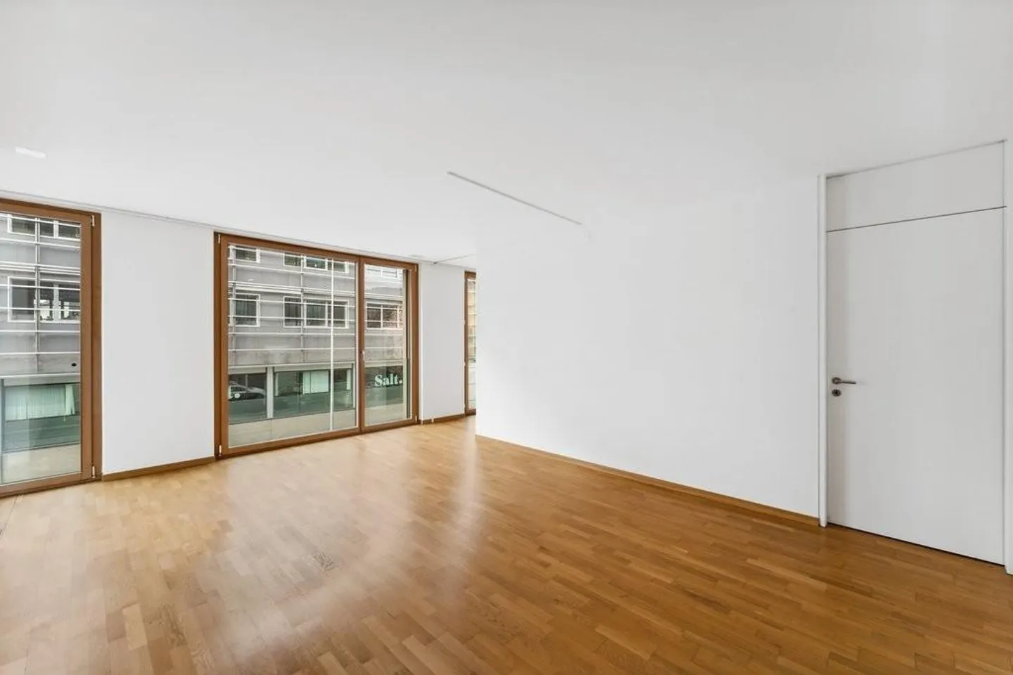 Top City Apartment for Singles - Photo 2 of 8
