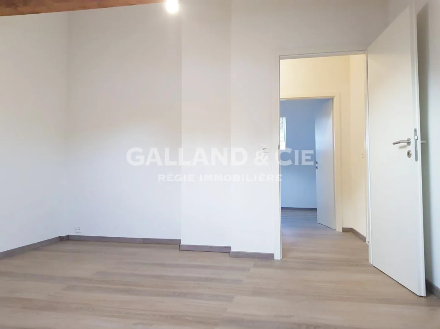 Apartment - Photo 5 of 9