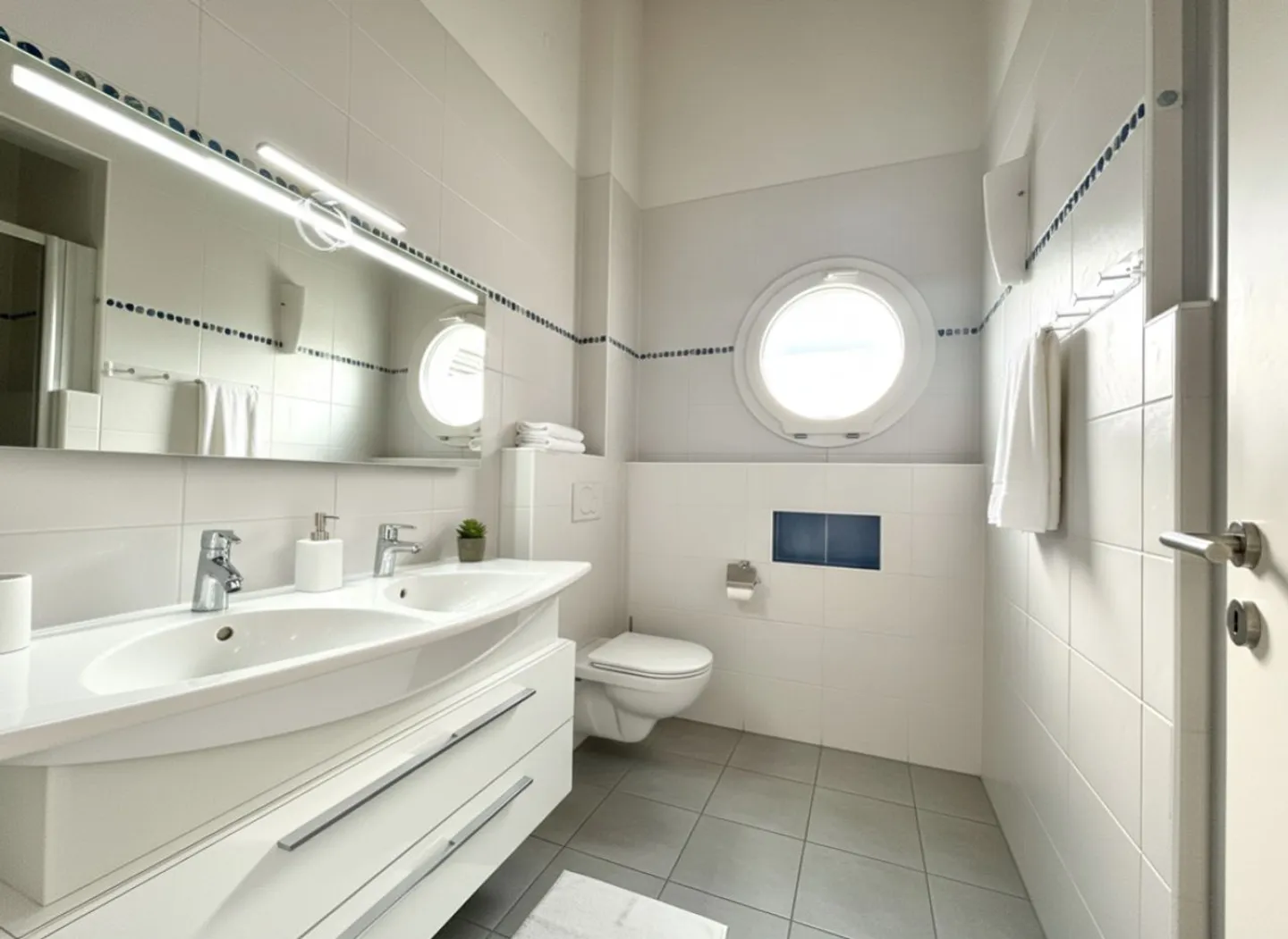 Magnifica villa familiare con piscina, a due passi dal lago a Coppet - Foto 13 di 13