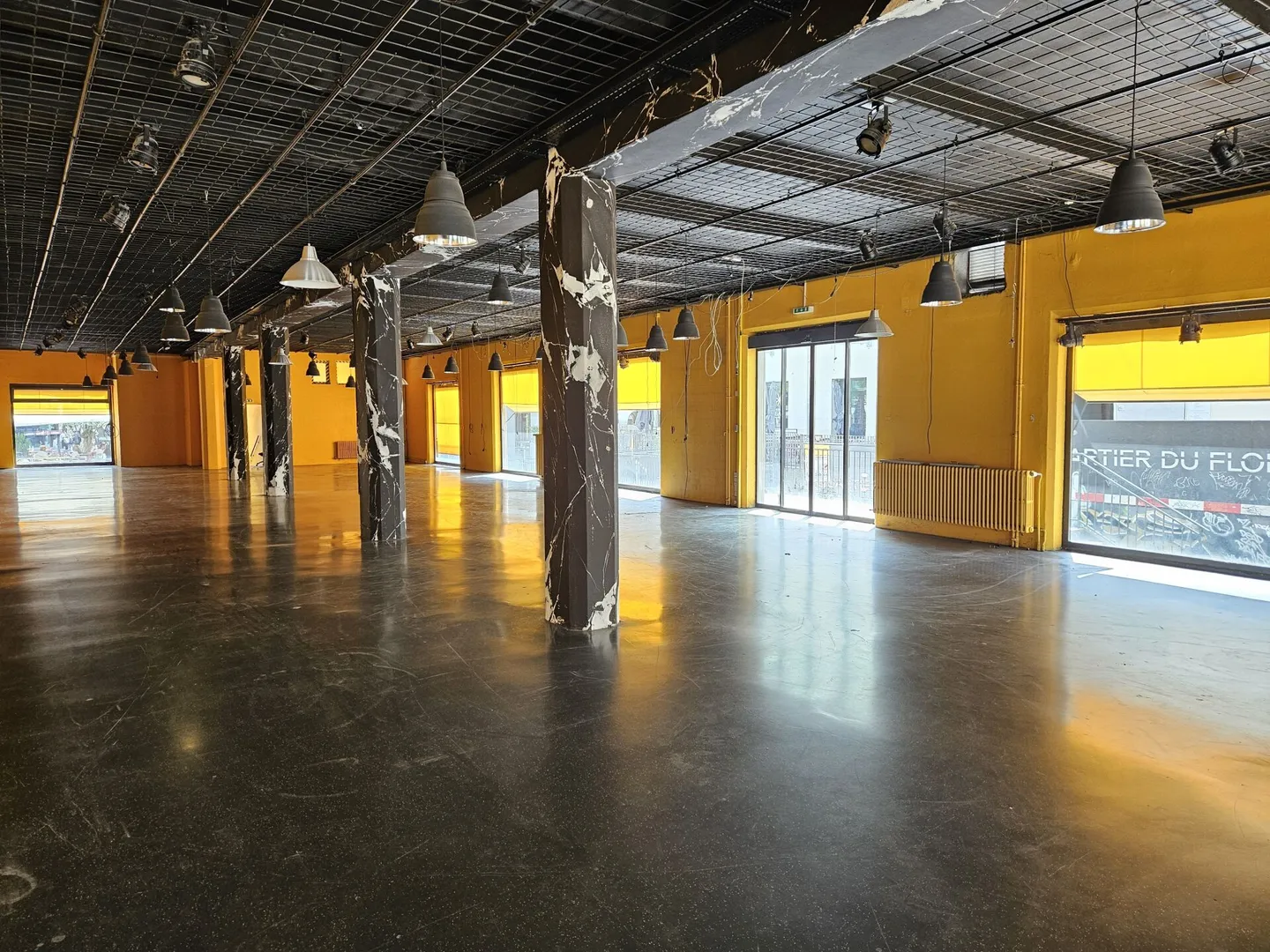 Arcade commerciale, 580m2, centre-ville, flux piéton important - Photo 2 sur 10