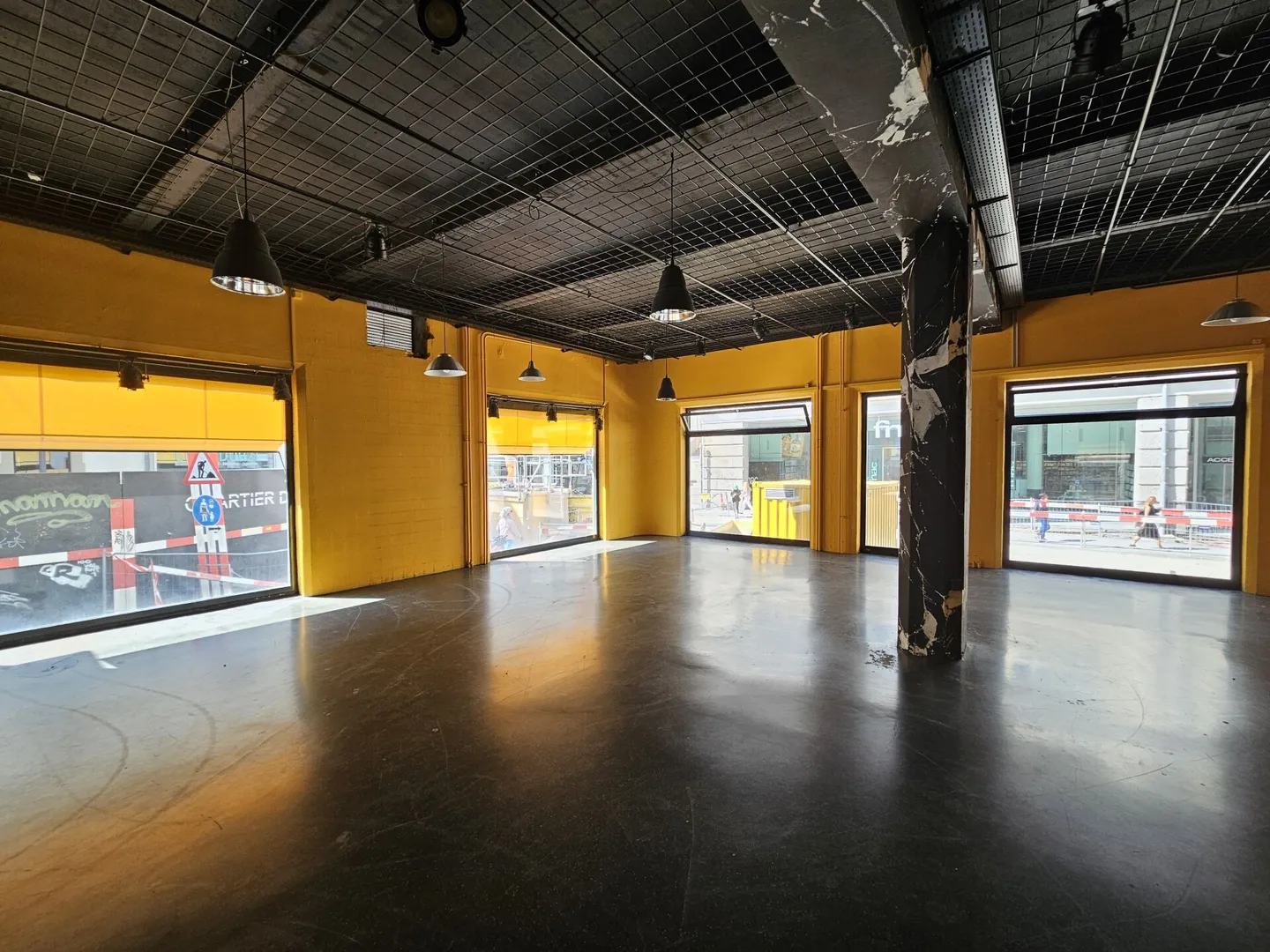 Arcade commerciale, 580m2, centre-ville, flux piéton important - Photo 3 sur 10