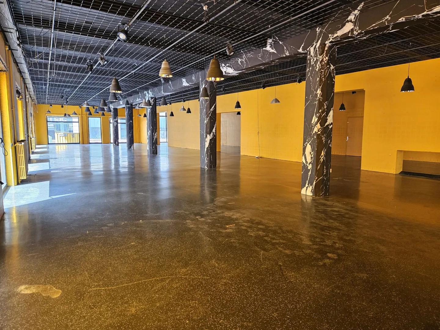 Arcade commerciale, 580m2, centre-ville, flux piéton important - Photo 1 sur 10