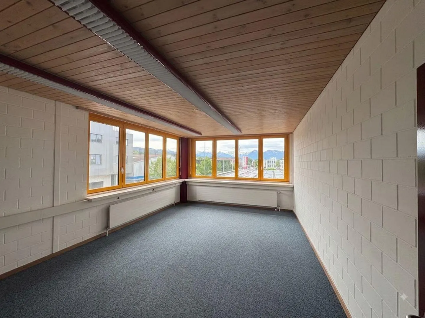 366m² - Your new practice - bright, flexible & well connected in Münsingen - Photo 2 of 10