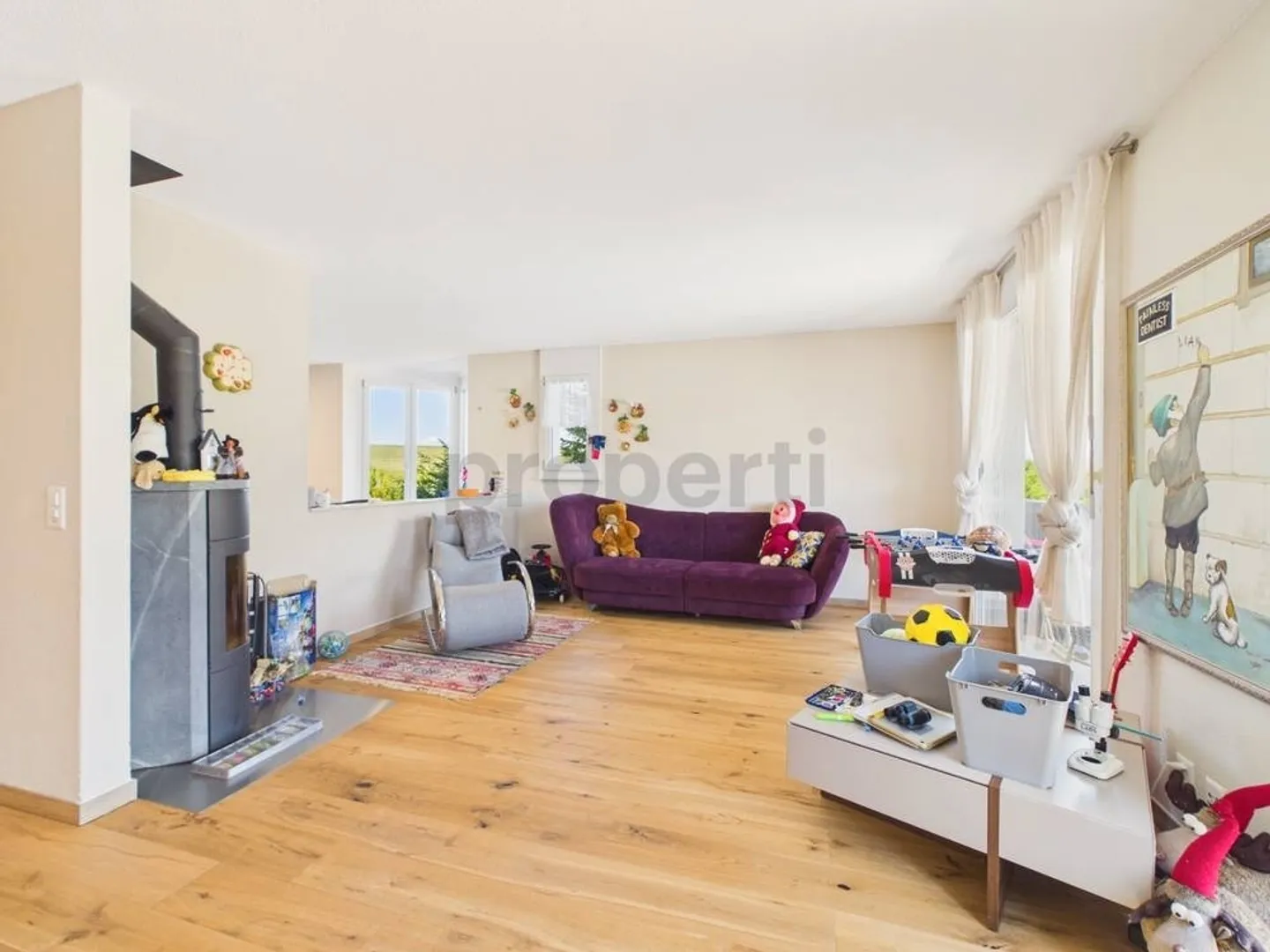 Ampia casa unifamiliare di 6 stanze con piscina, Wünnewil - Foto 2 di 13