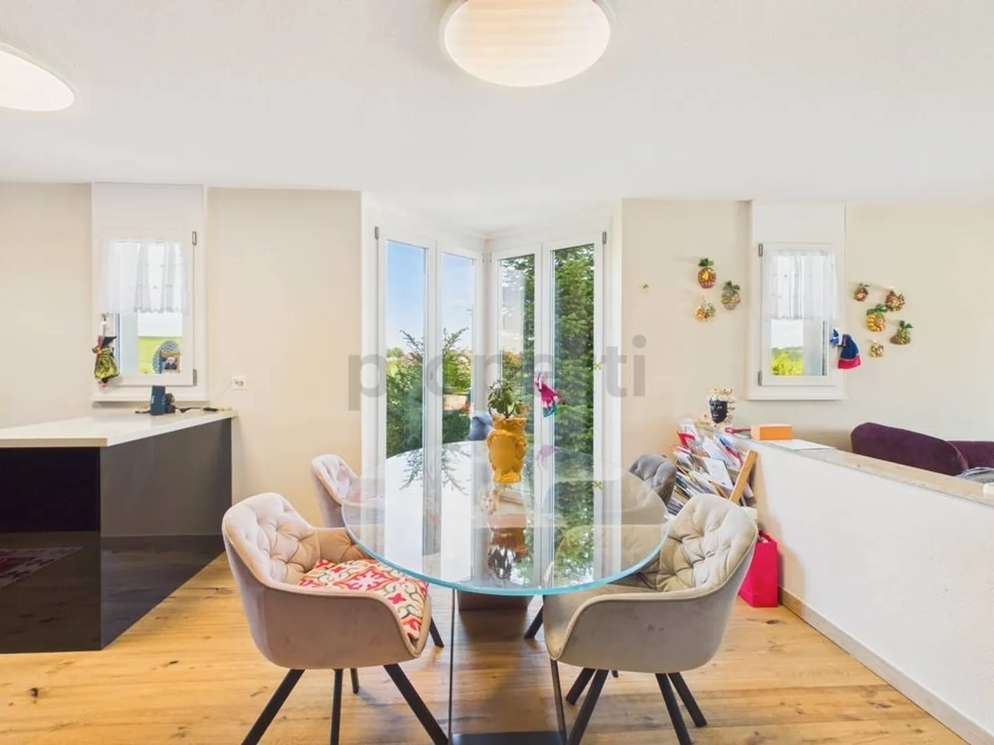 Ampia casa unifamiliare di 6 stanze con piscina, Wünnewil - Foto 4 di 13