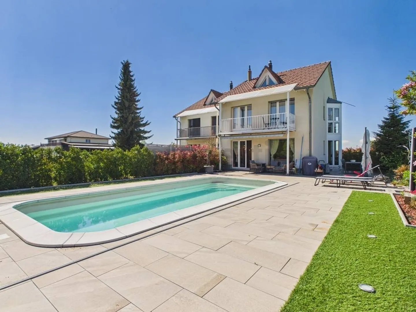 Ampia casa unifamiliare di 6 stanze con piscina, Wünnewil - Foto 1 di 13