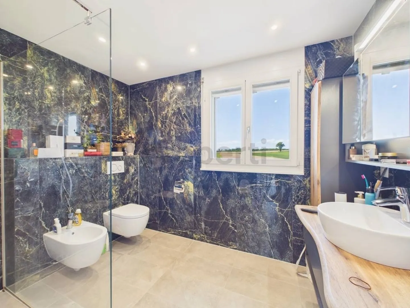 Ampia casa unifamiliare di 6 stanze con piscina, Wünnewil - Foto 8 di 13