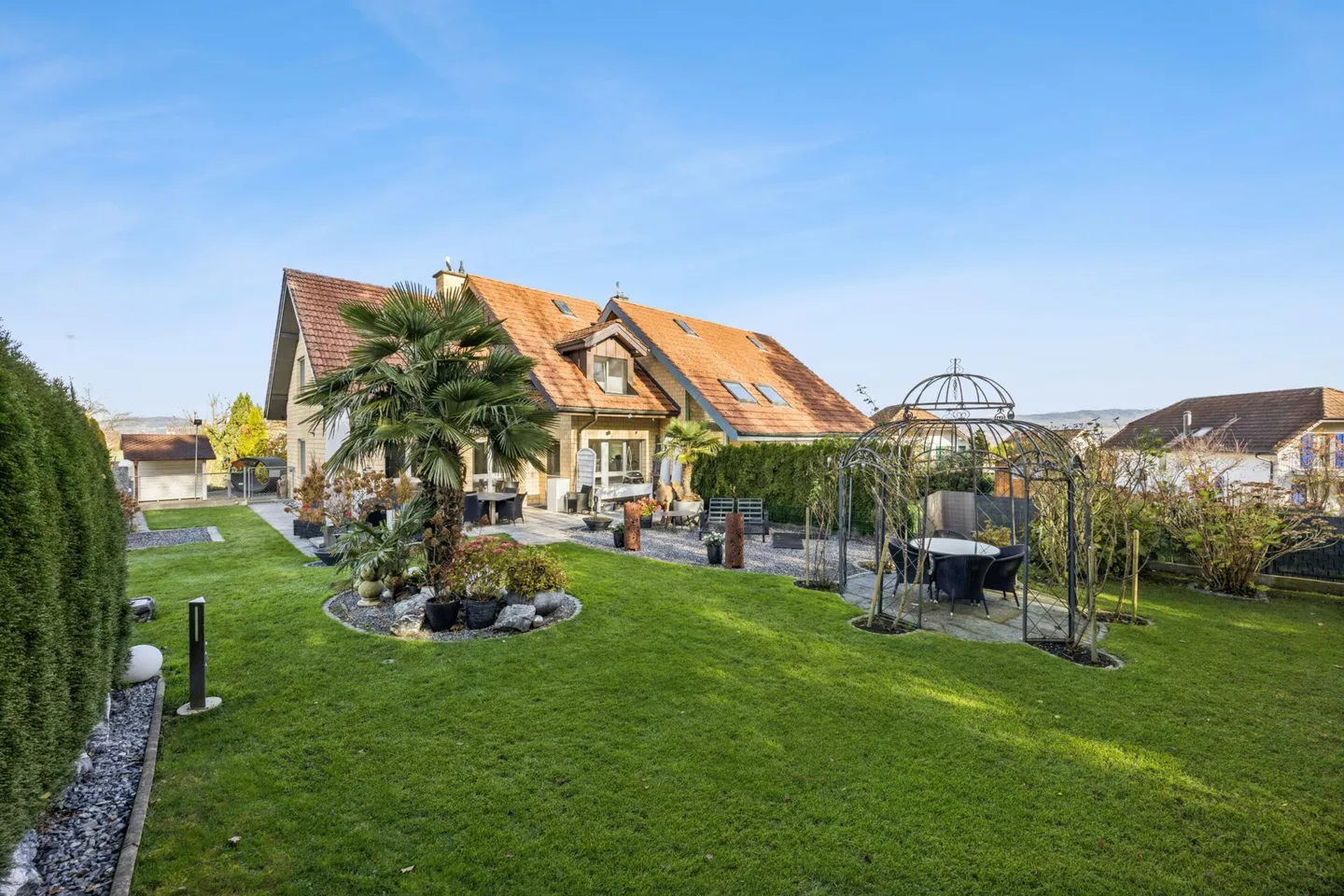 Living in the Green: Garden, Privacy, and Direct Access to the Forest - Photo 3 of 14