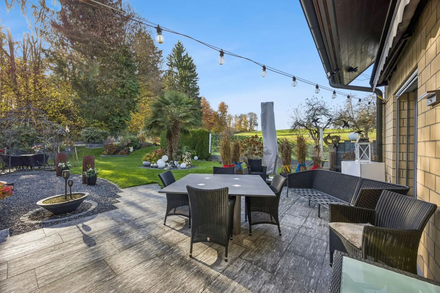 Living in the Green: Garden, Privacy, and Direct Access to the Forest - Photo 4 of 14