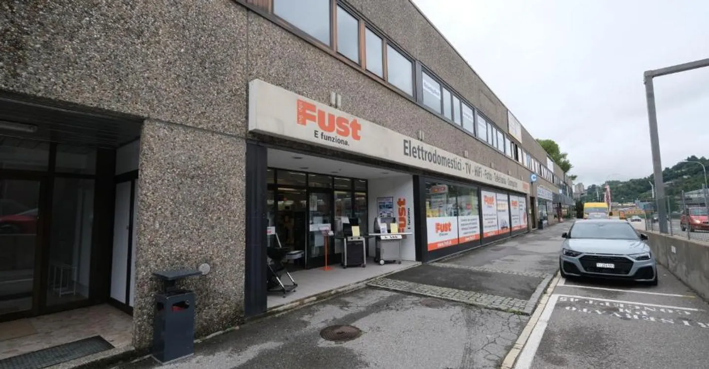 Spazio commerciale a reddito - ottimo investimento immobiliare | Espace commercial à revenu - excellent investissement immobilier | Income-generating commercial space - excellent real estate investment | Gewerbefläche mit Mieteinnahmen - ausgezeichnete Im - Foto 1 di 8