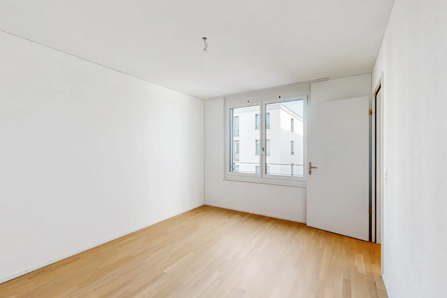 Espace spacieux sur deux étages appartement en duplex attrayant de 4,5 pièces - Photo 3 sur 5