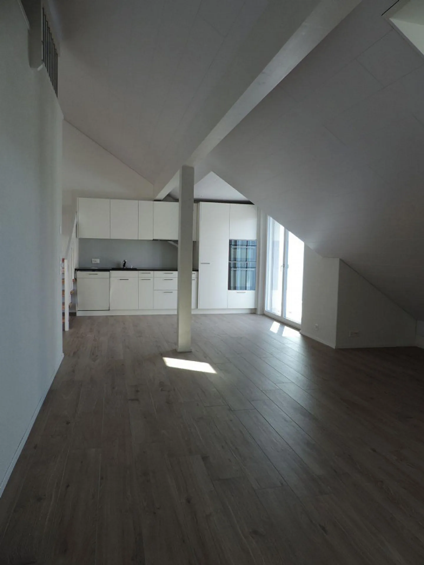 Bell'appartamento di 3,5 stanze in mansarda - Foto 4 di 10
