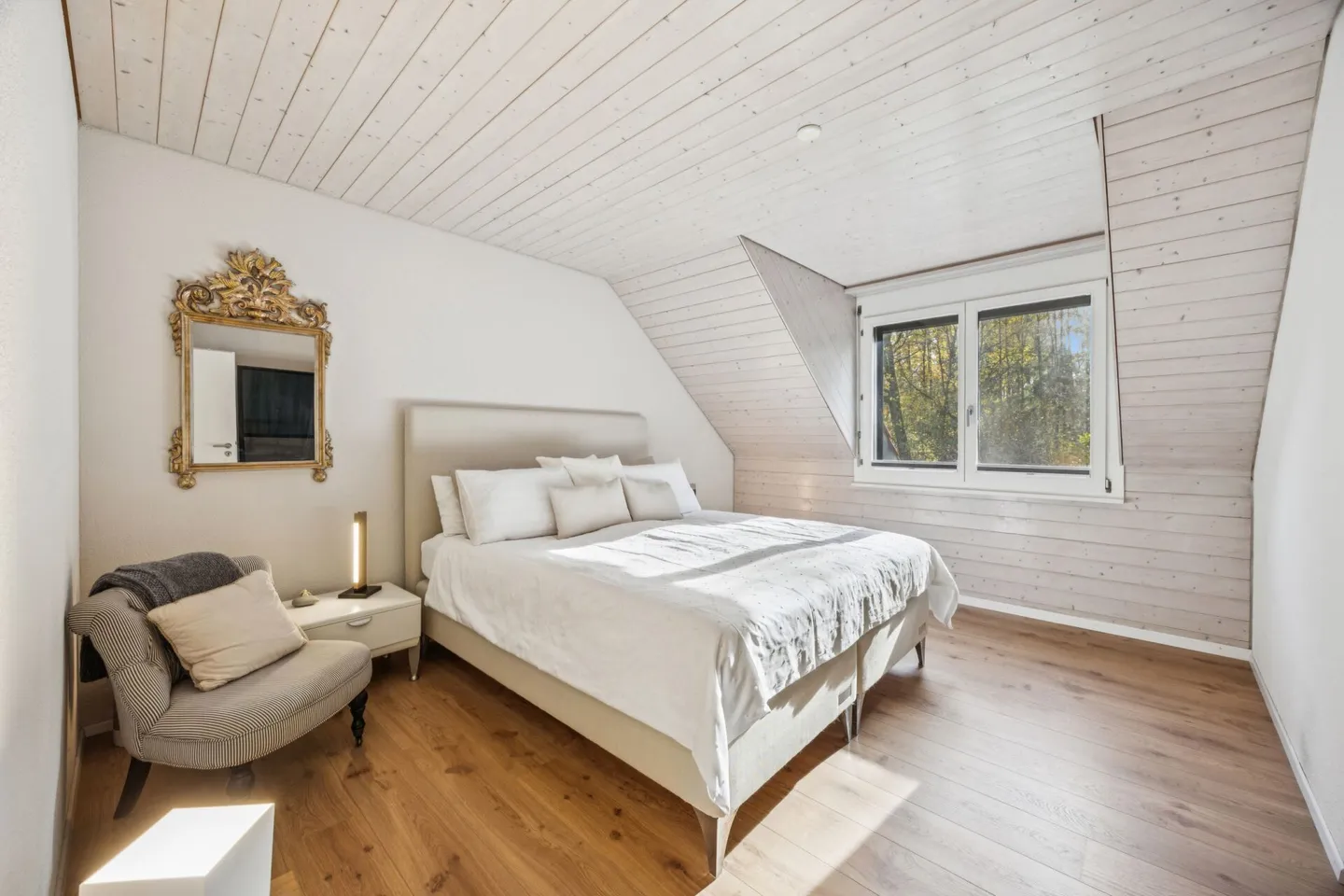 Living in the Green: Garden, Privacy, and Direct Access to the Forest - Photo 10 of 14