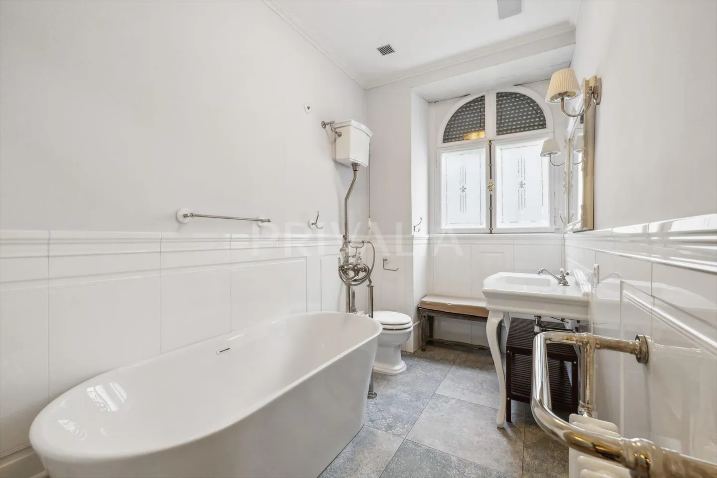Appartement magnifique avec des normes élevées sur le côté droit - Photo 4 sur 6