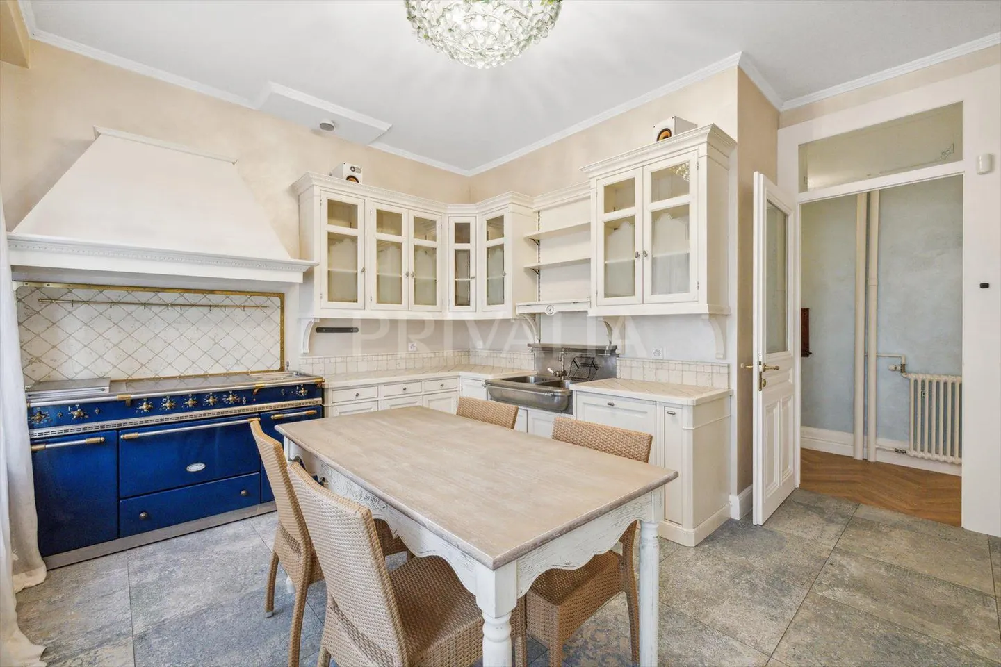 Appartement magnifique avec des normes élevées sur le côté droit - Photo 3 sur 6