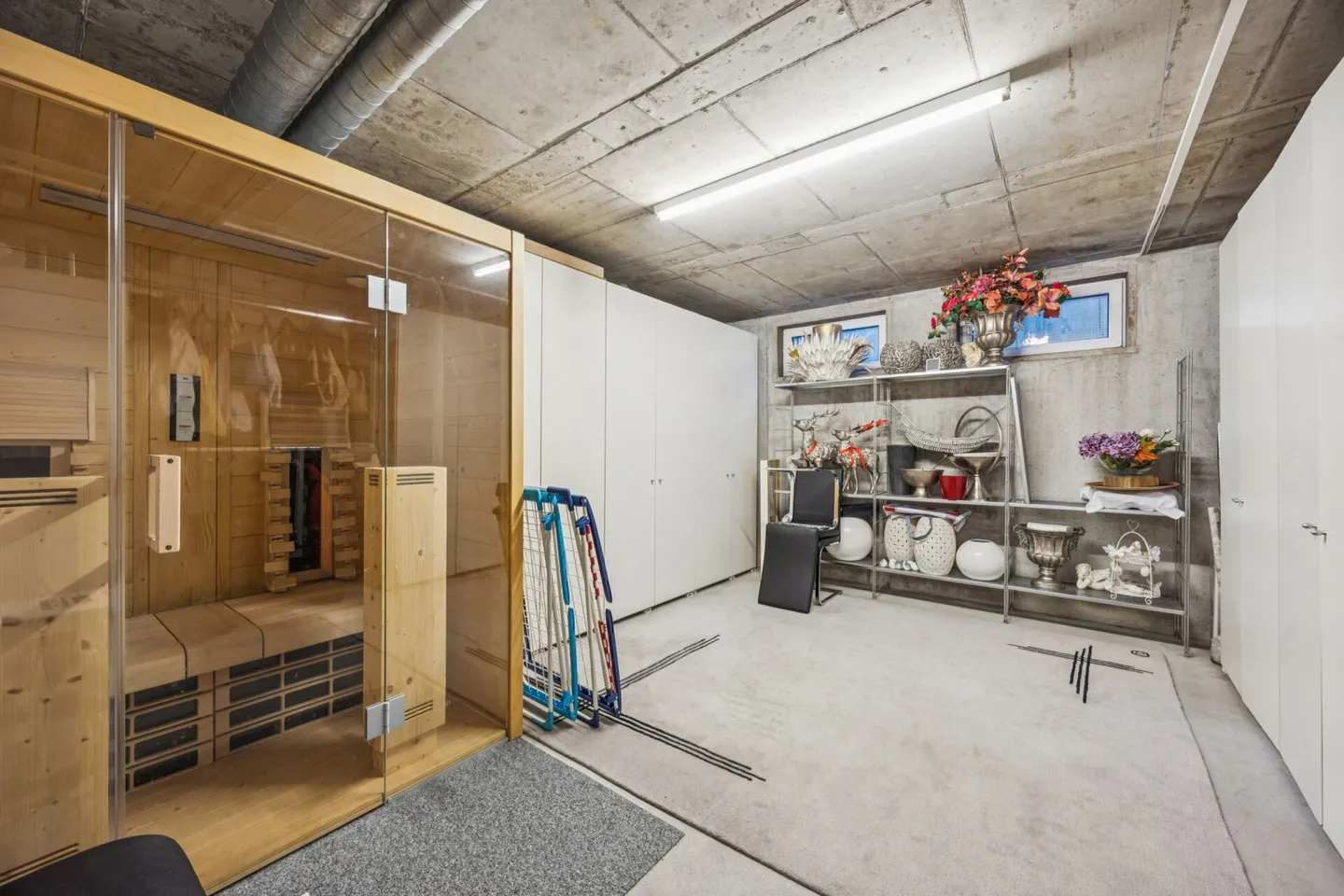 Living in the Green: Garden, Privacy, and Direct Access to the Forest - Photo 13 of 14