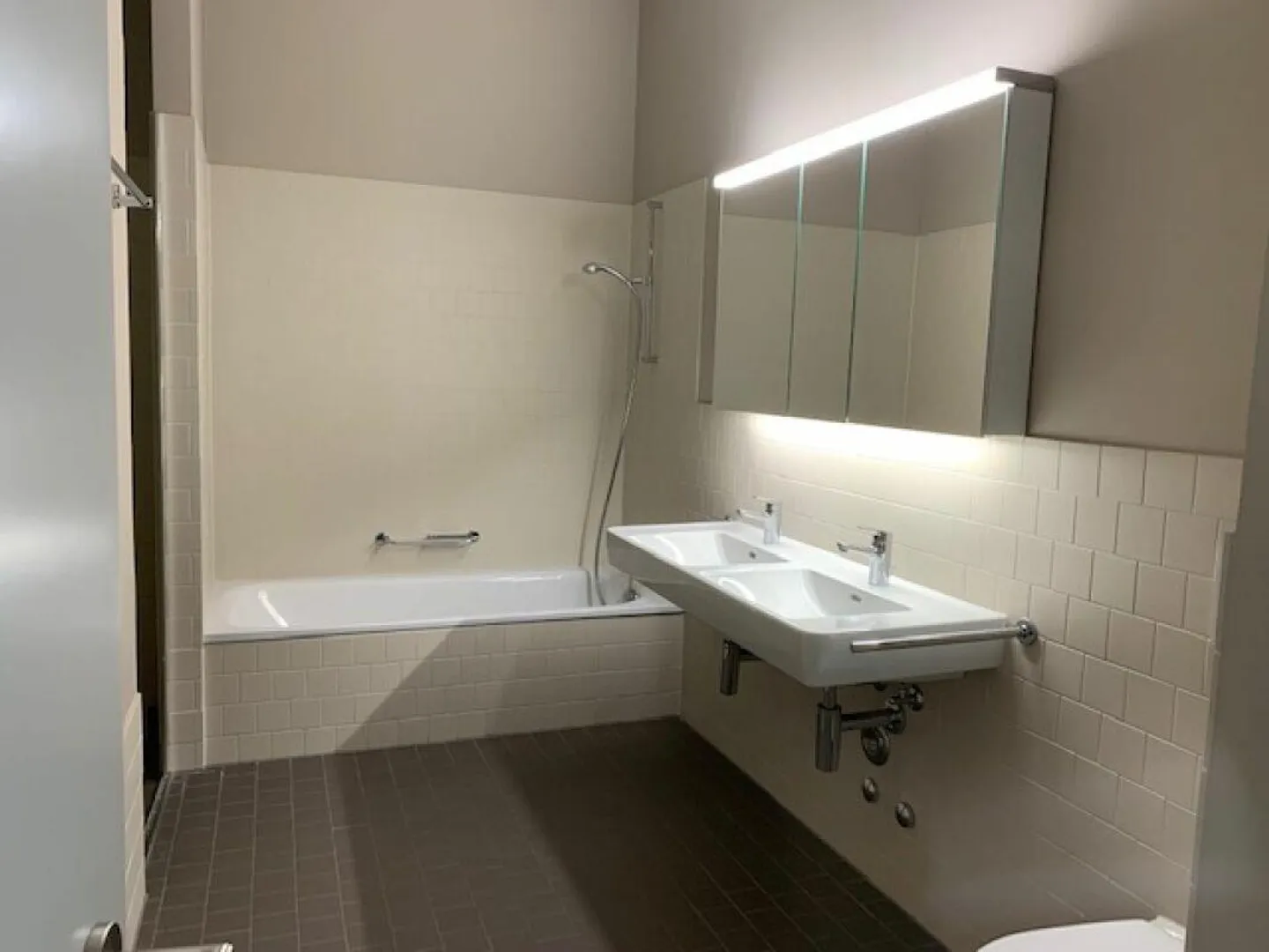 Appartement mansardé moderne de 3,5 pièces avec terrasse sur le toit à louer - Photo 8 sur 10