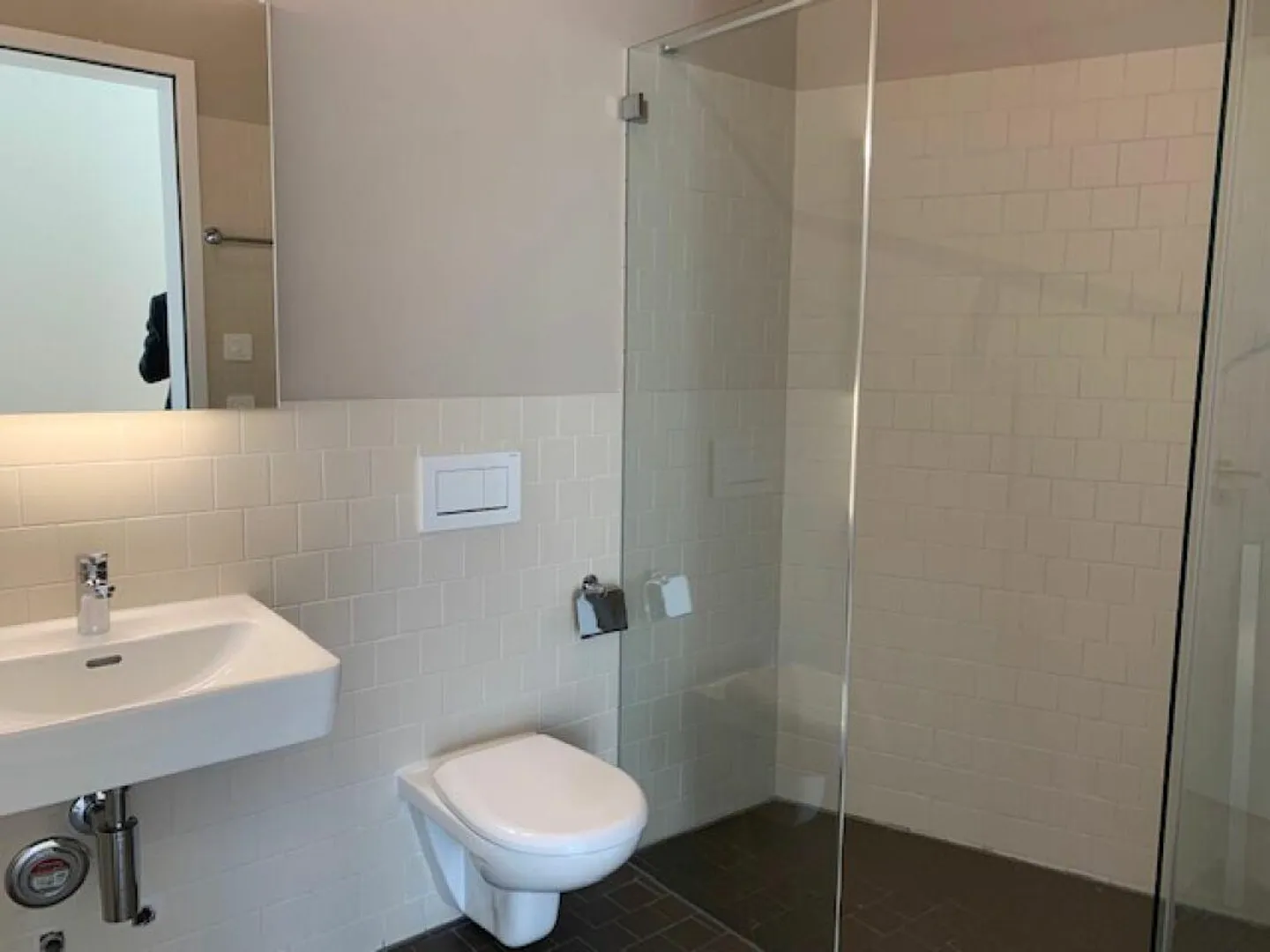 Appartement mansardé moderne de 3,5 pièces avec terrasse sur le toit à louer - Photo 9 sur 10