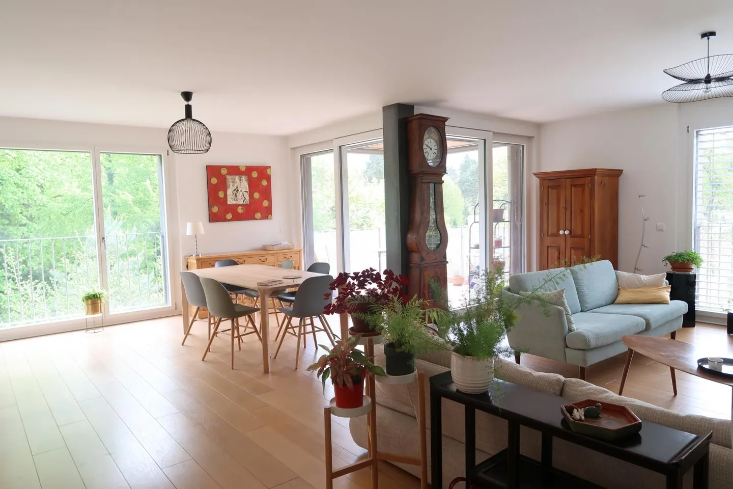 6-room apartment - Photo 1 of 10