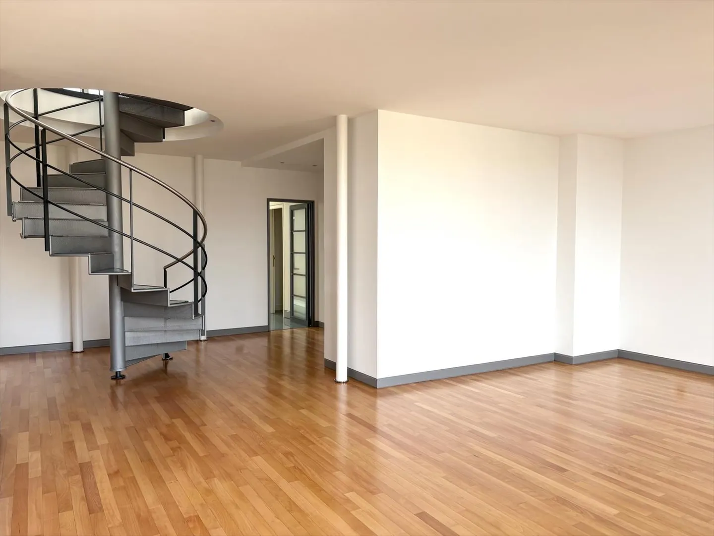 Duplex 8.5 Zimmer - Foto 3 von 13