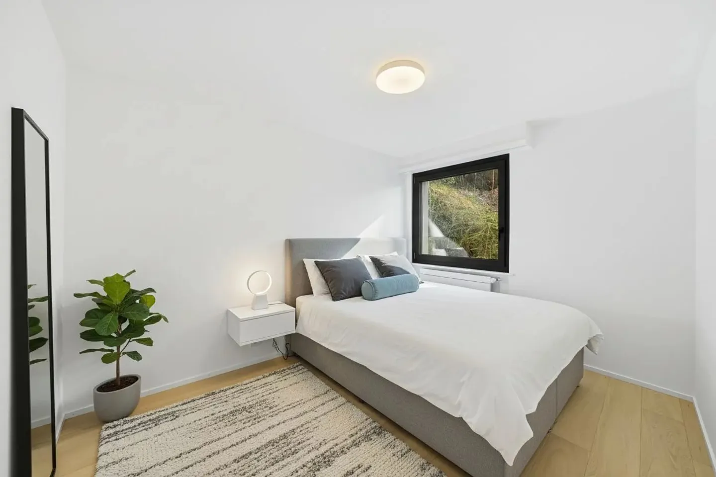 Exceptional Apartment with Lake View - Photo 4 of 11
