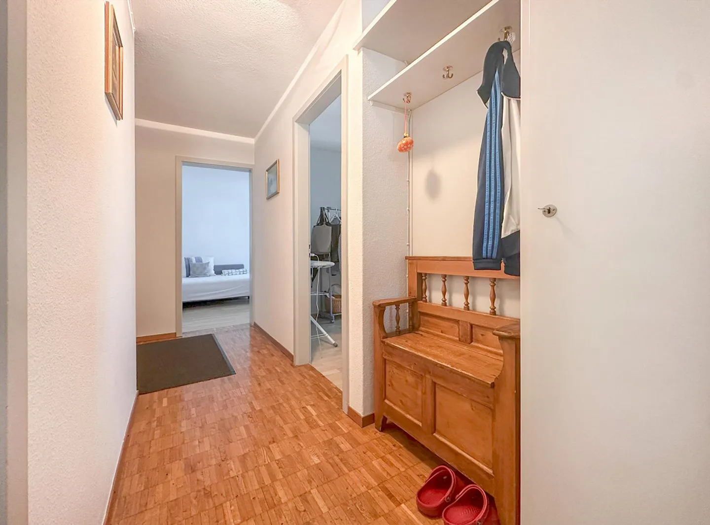 Ampio appartamento di 4,5 stanze in posizione tranquilla con balcone - Foto 6 di 8