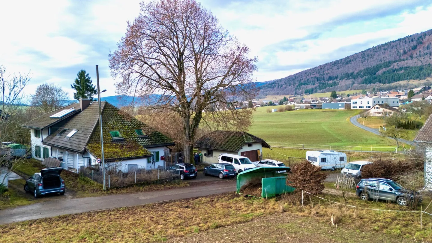 Maison bifamiliale avec grand terrain - Photo 5 sur 6