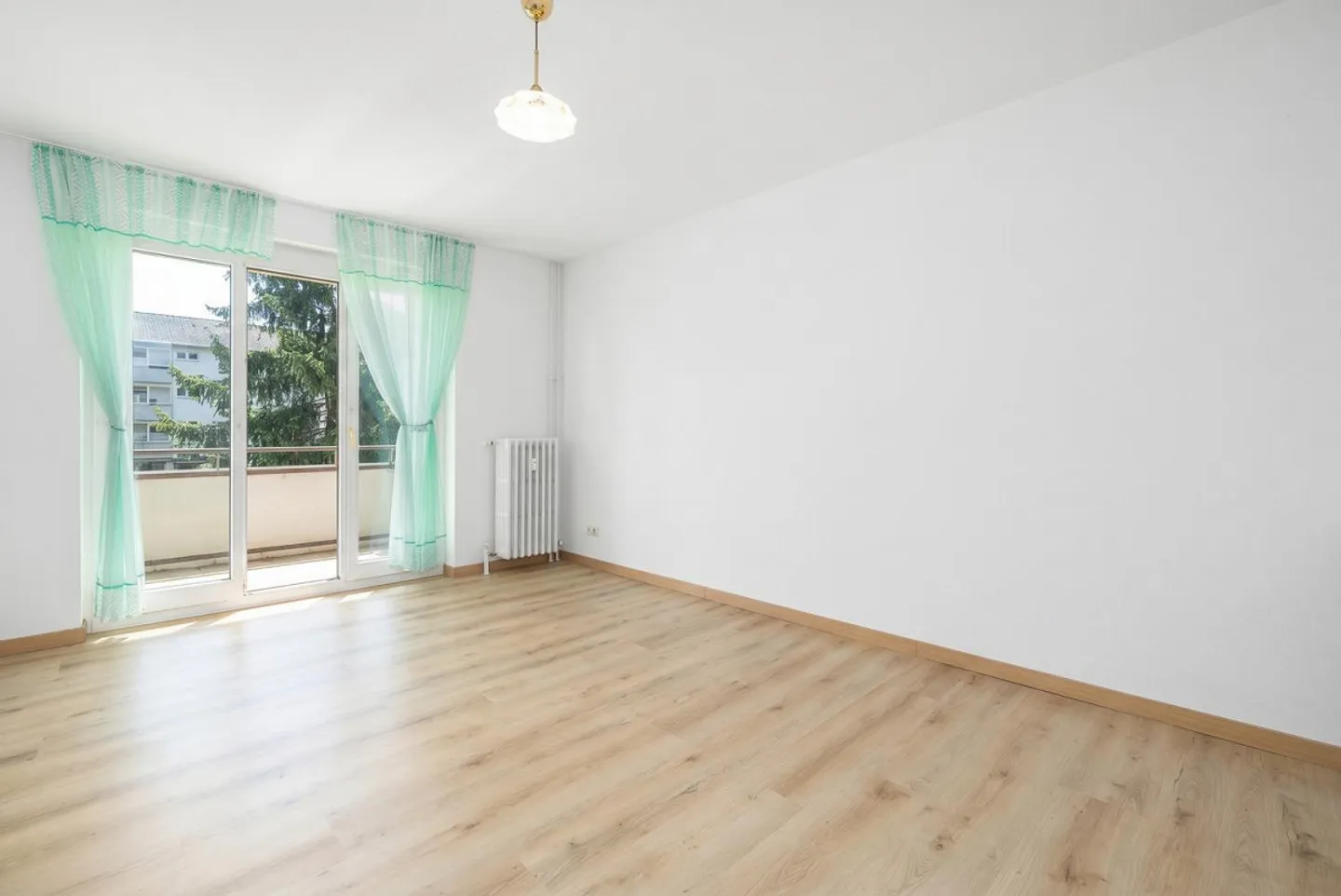 Investment opportunity in a central location - Photo 8 of 11