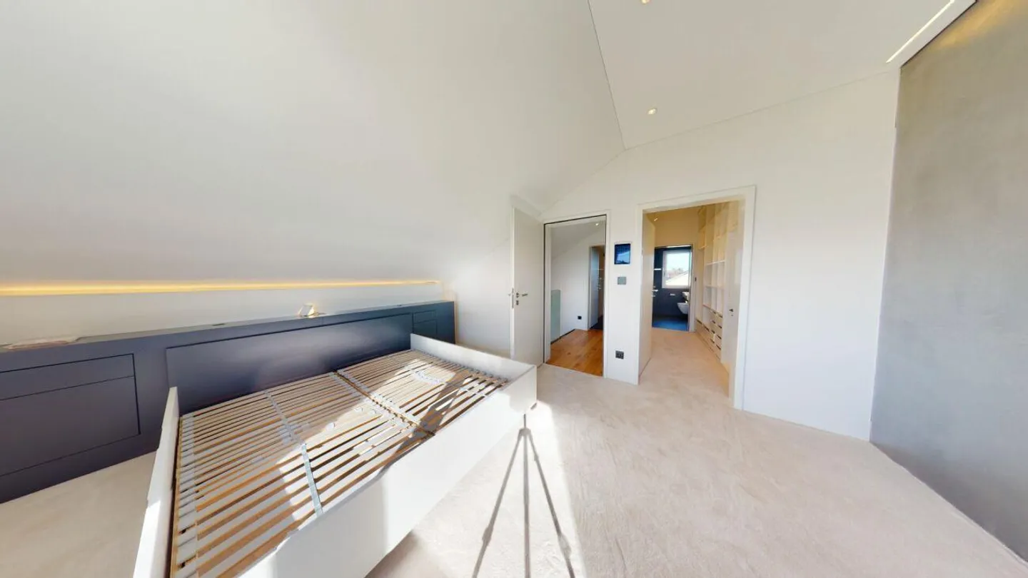 Luxuriöses Doppelhaus mit Wellnessgarten - Foto 7 von 13