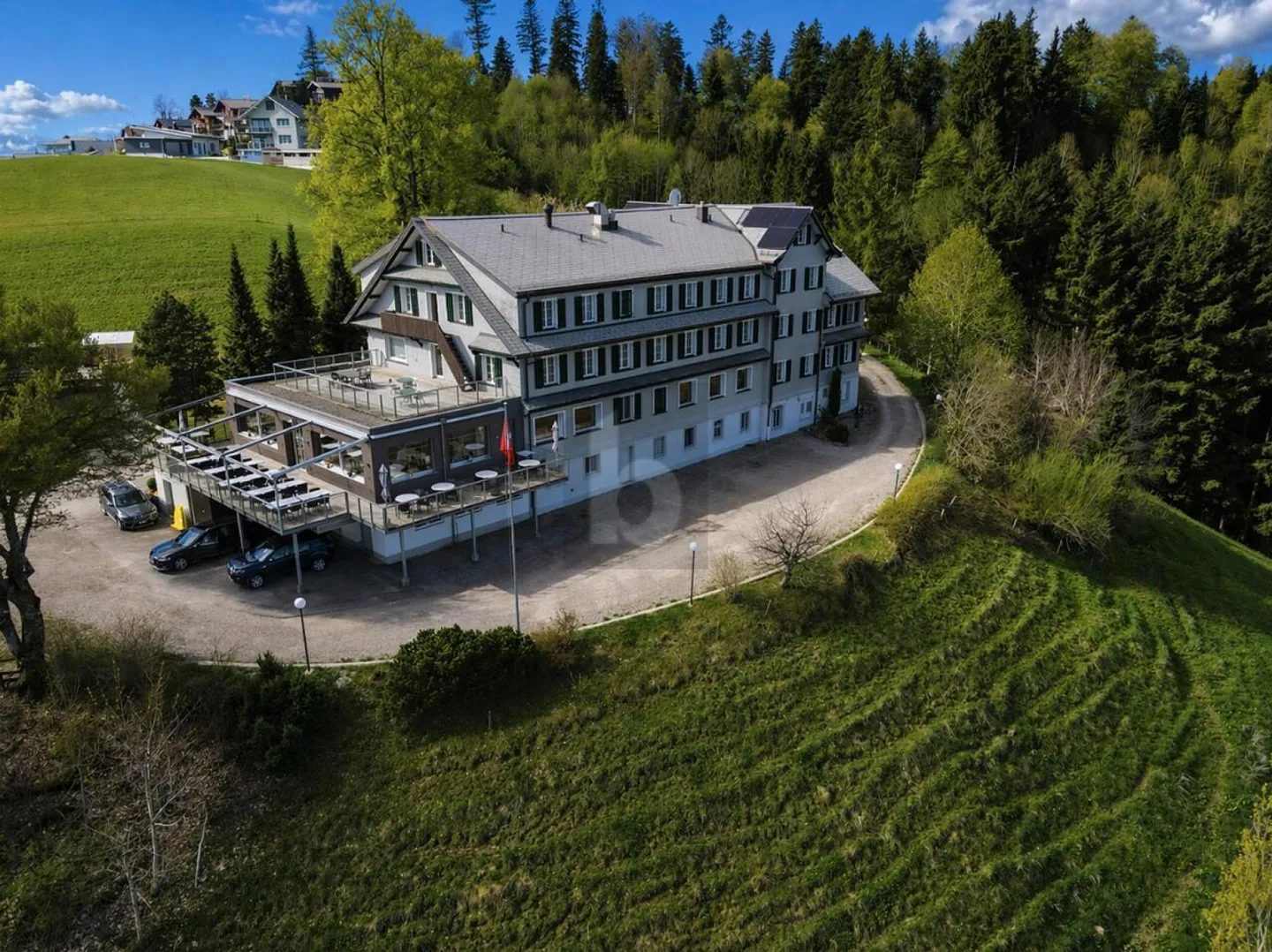 JOAILLERIE RÉNOVÉE AVEC UN ÉNORME POTENTIEL - Photo 1 sur 6