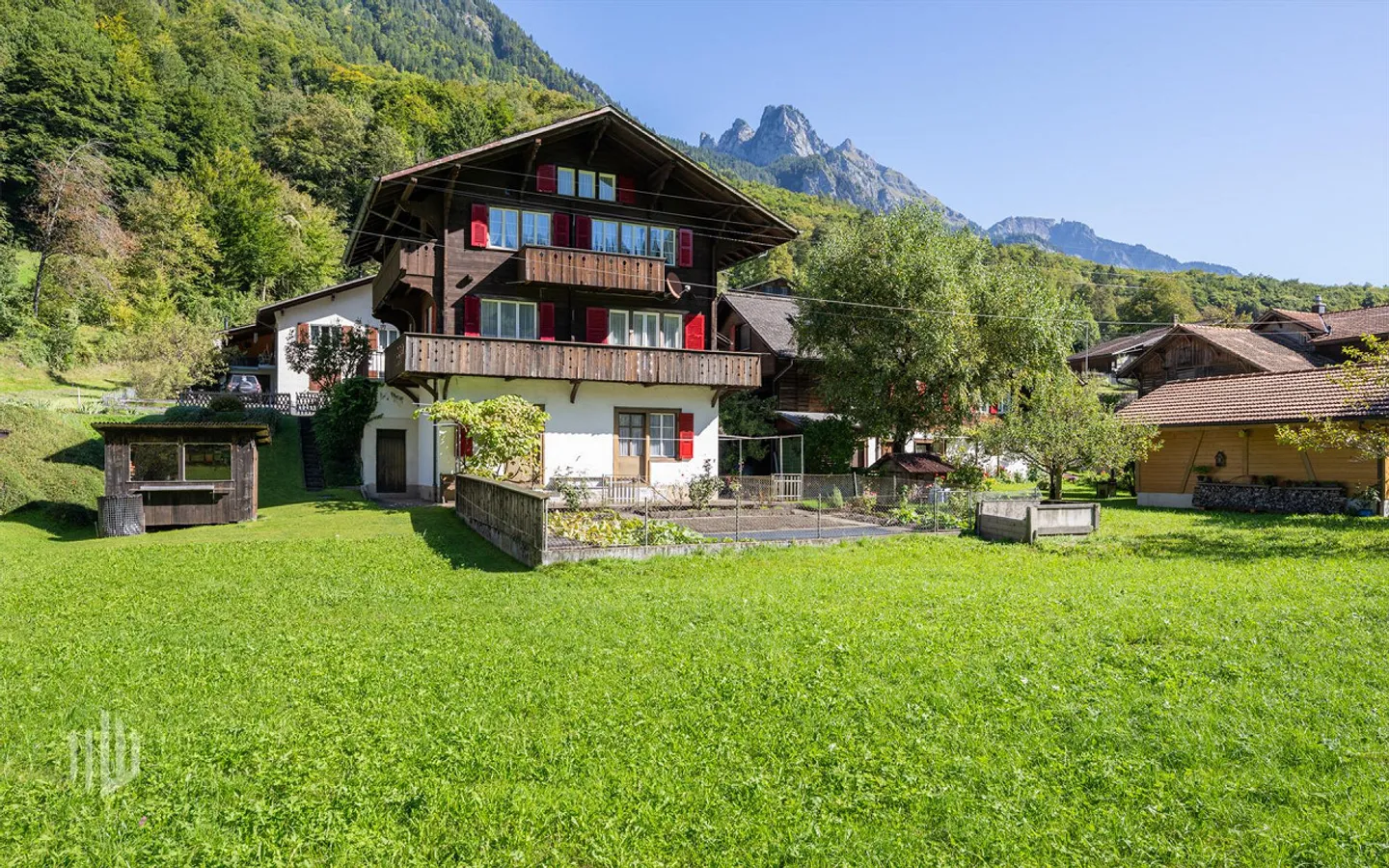 ImmoWyss - Casa Bifamiliare in Bellissimo Stile Chalet con Spazio Esterno - Foto 1 di 10