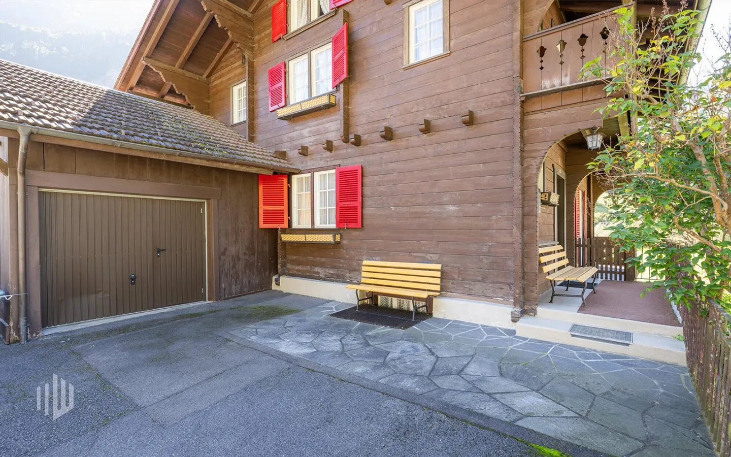 ImmoWyss - Casa Bifamiliare in Bellissimo Stile Chalet con Spazio Esterno - Foto 2 di 10