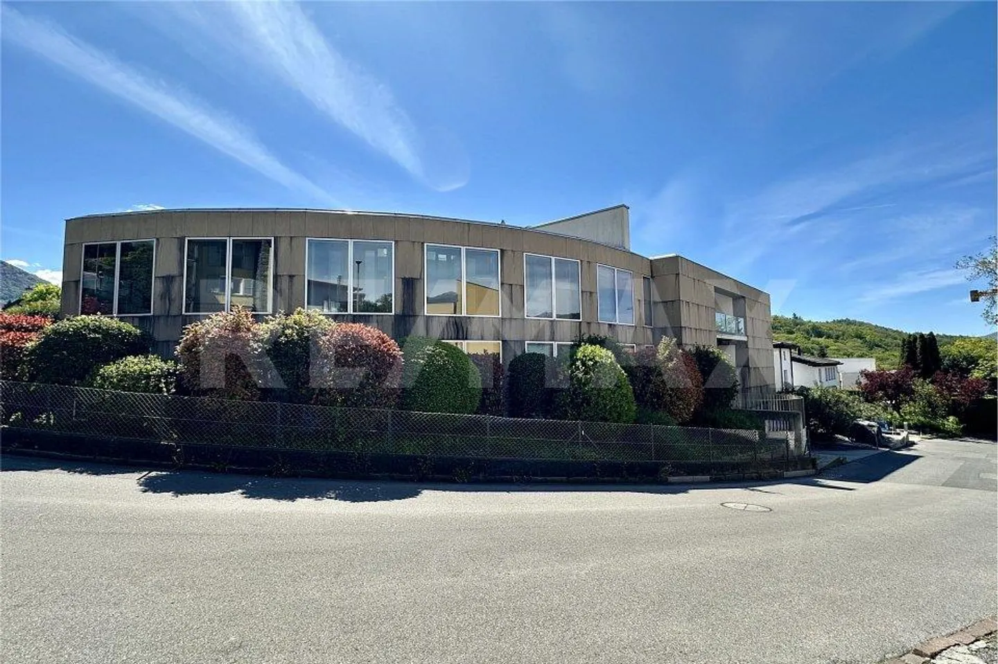 Appartamento moderno ed elegante di 3 stanze a Comano - Foto 3 di 8