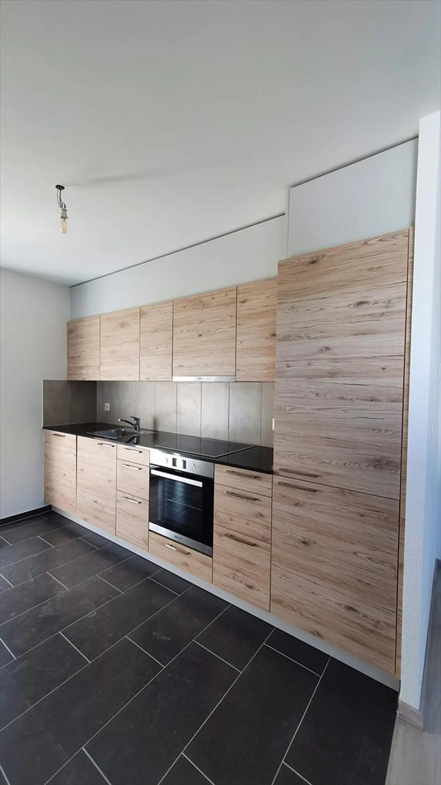 Magnifique appartement de 3,5 pièces avec balcon et belle vue à Le Locle - 1er loyer net gratuit - Photo 2 sur 10