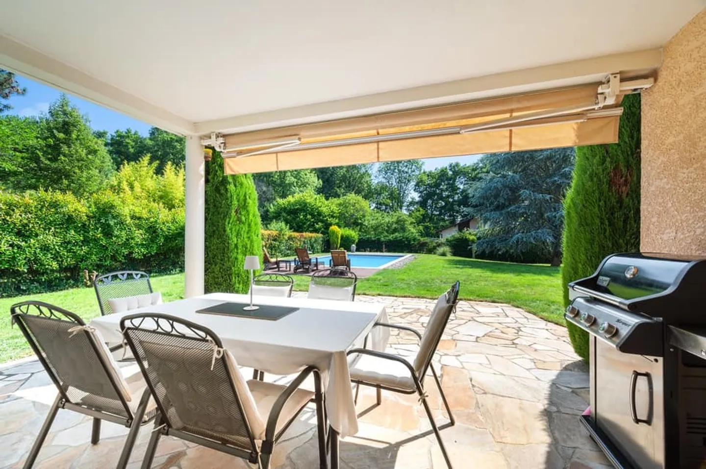 DIVONNE-LES-BAINS: MAGNIFICENT HOUSE WITH POOL & JACUZZI - Photo 3 of 13