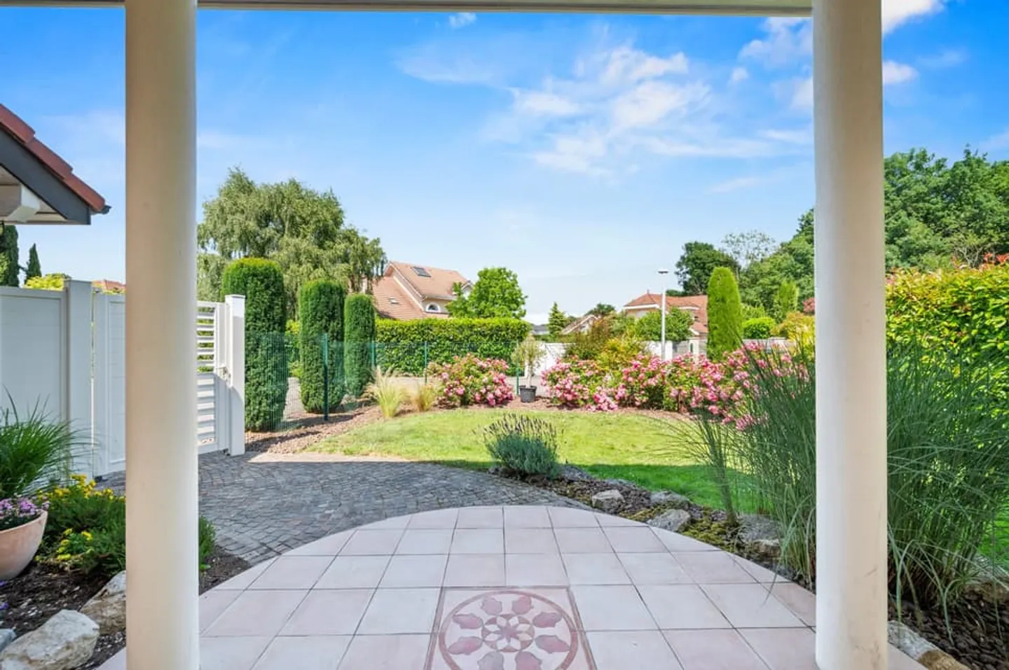 DIVONNE-LES-BAINS: MAGNIFICENT HOUSE WITH POOL & JACUZZI - Photo 2 of 13