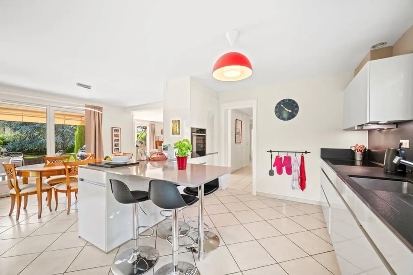 DIVONNE-LES-BAINS: MAGNIFICENT HOUSE WITH POOL & JACUZZI - Photo 6 of 13