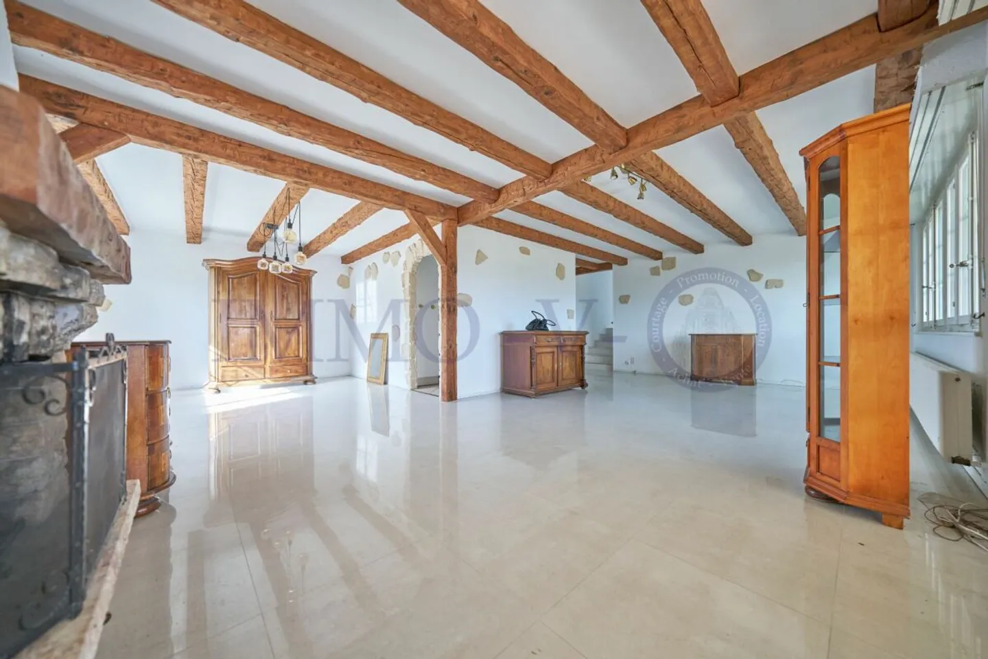 Geräumige Villa mit Garten und Pool - Foto 7 von 16