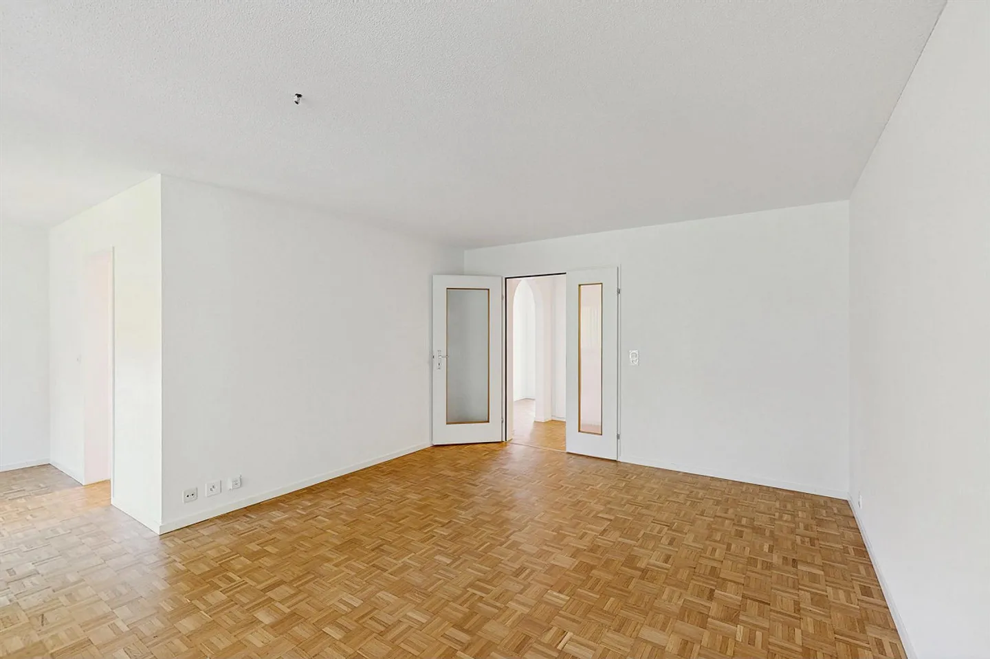 Vie moderne à Schwerzenbach – fraîchement rénové et bien connecté ! - Photo 3 sur 11