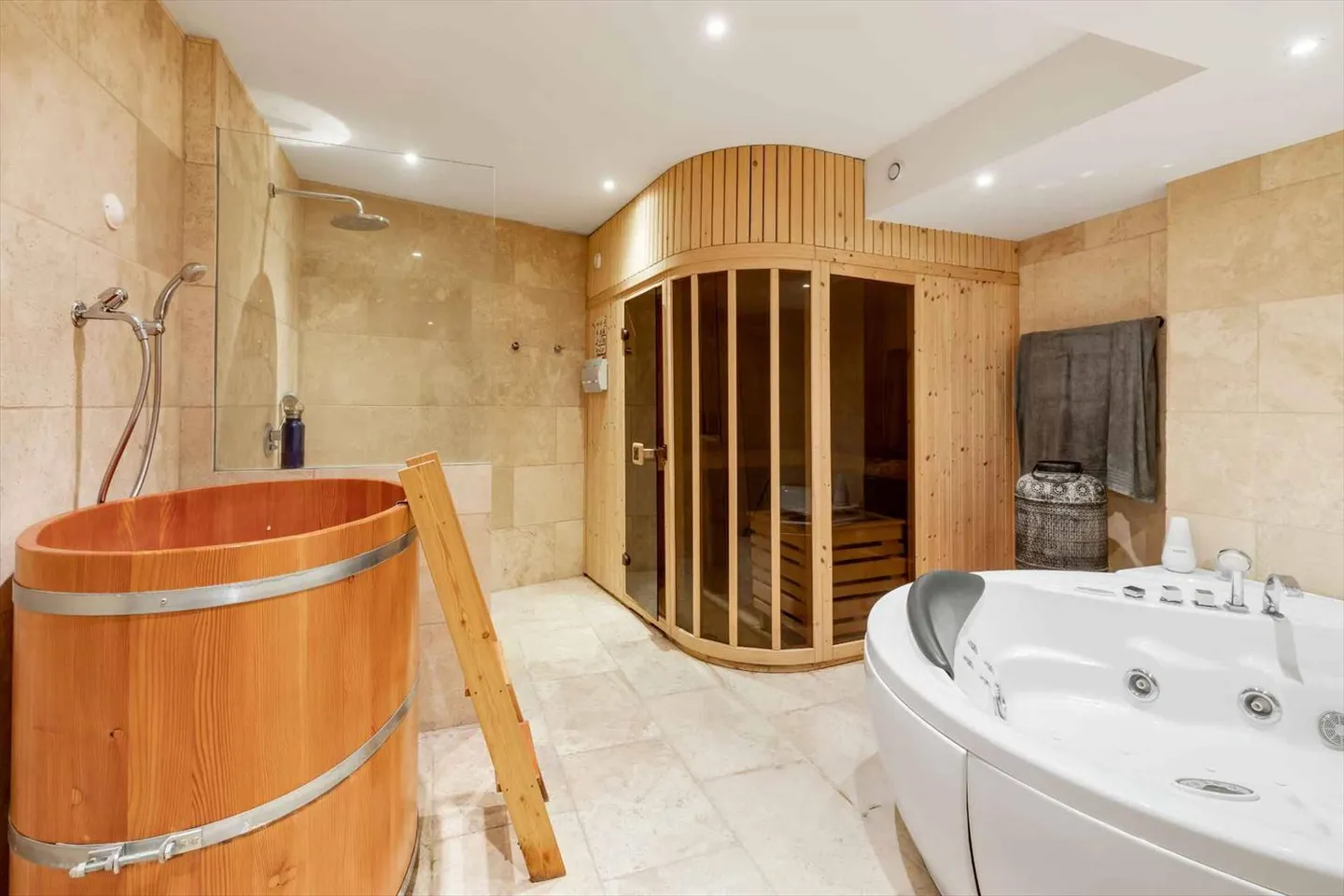 Extraordinary charm property in the heart of Montreux - Photo 9 of 10