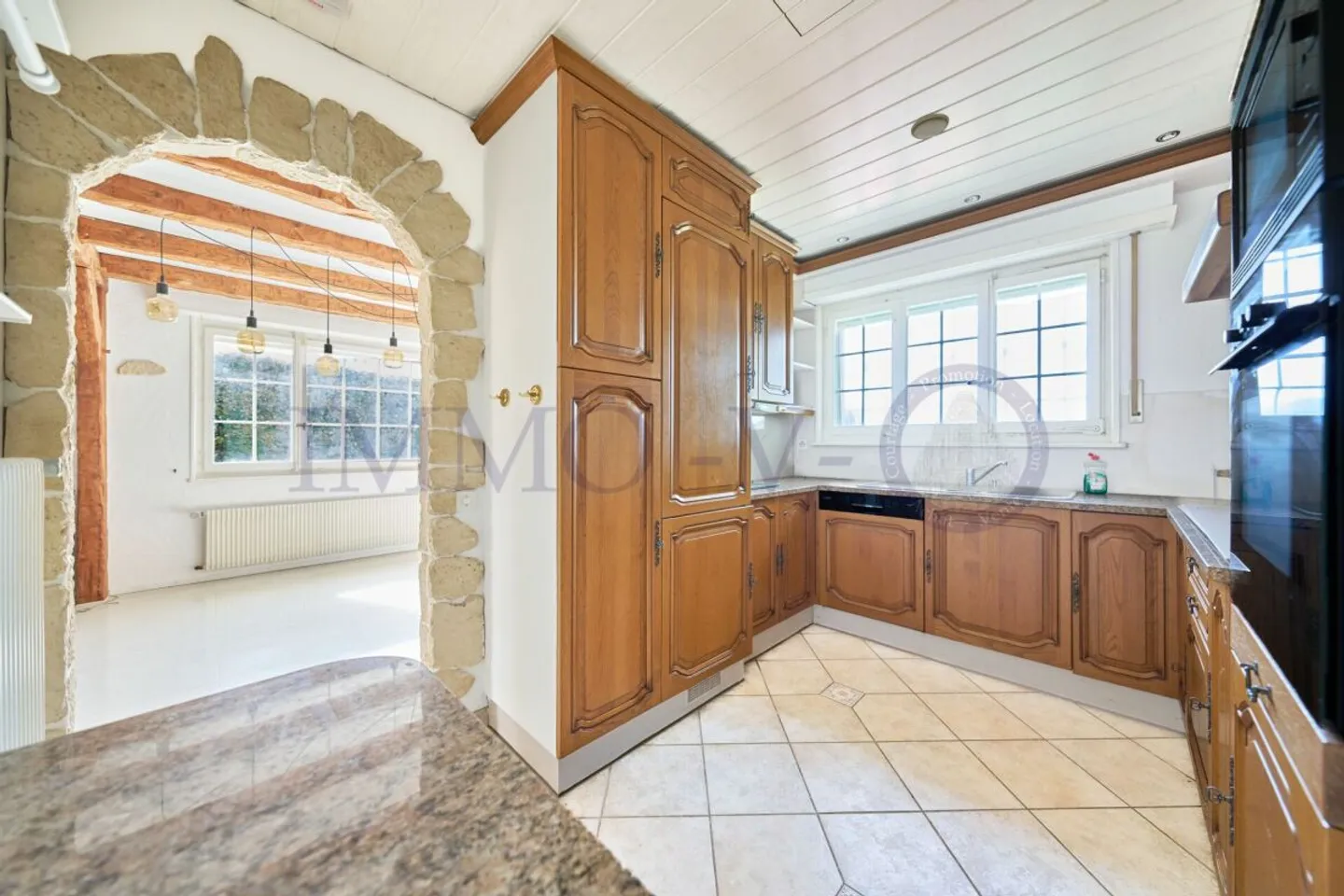 Geräumige Villa mit Garten und Pool - Foto 9 von 16