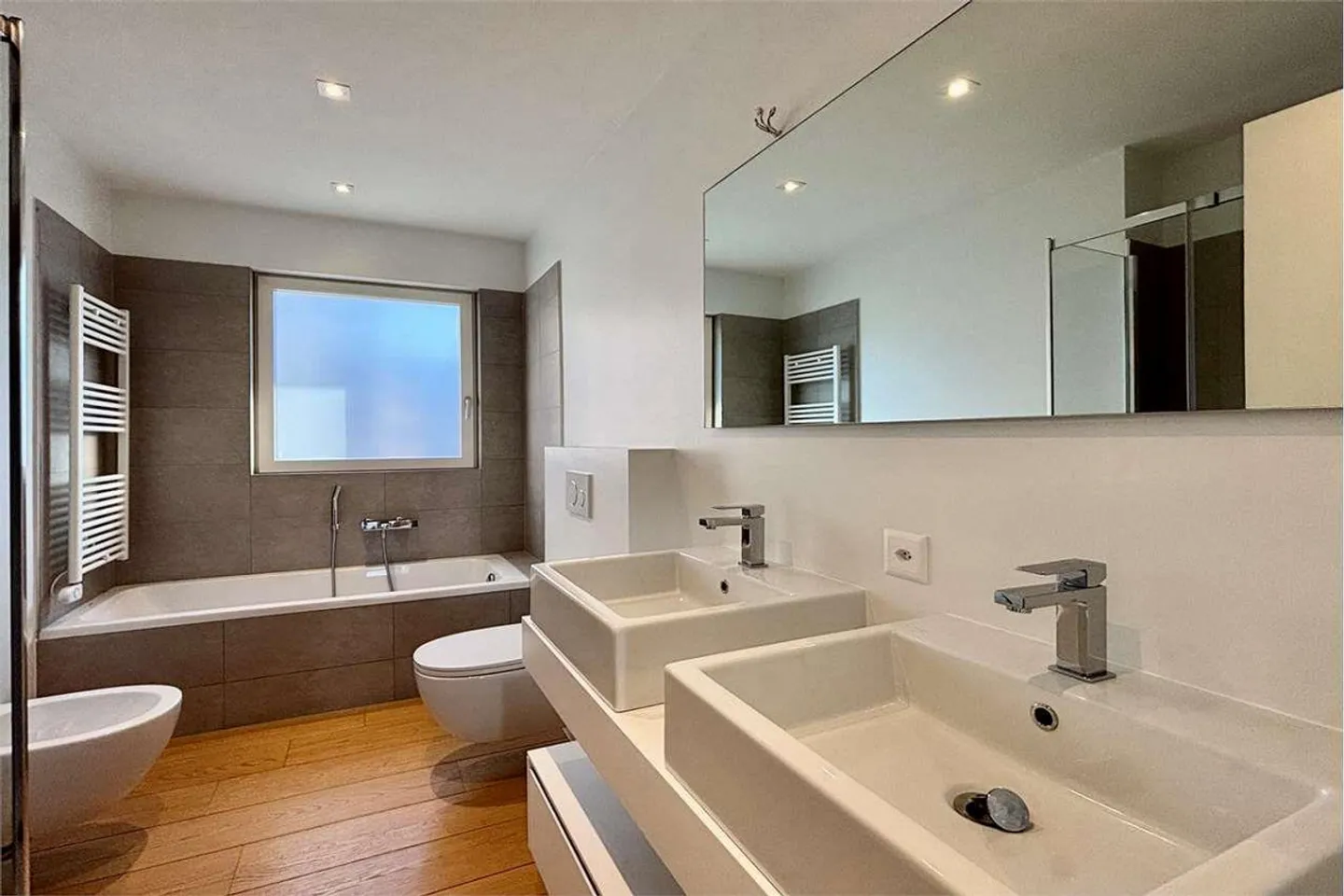 Appartamento moderno con vista lago - Foto 9 di 13