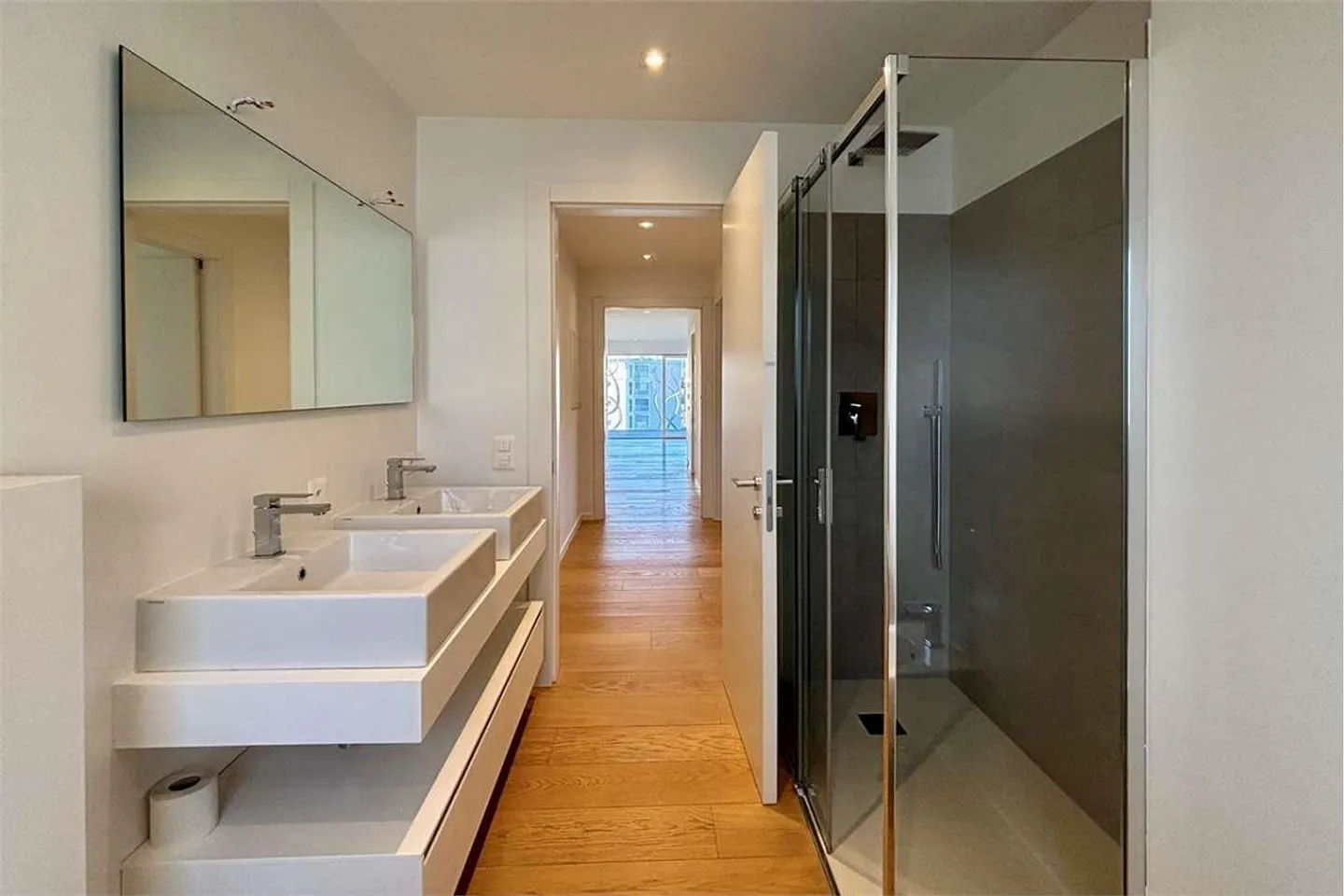 Appartamento moderno con vista lago - Foto 10 di 13