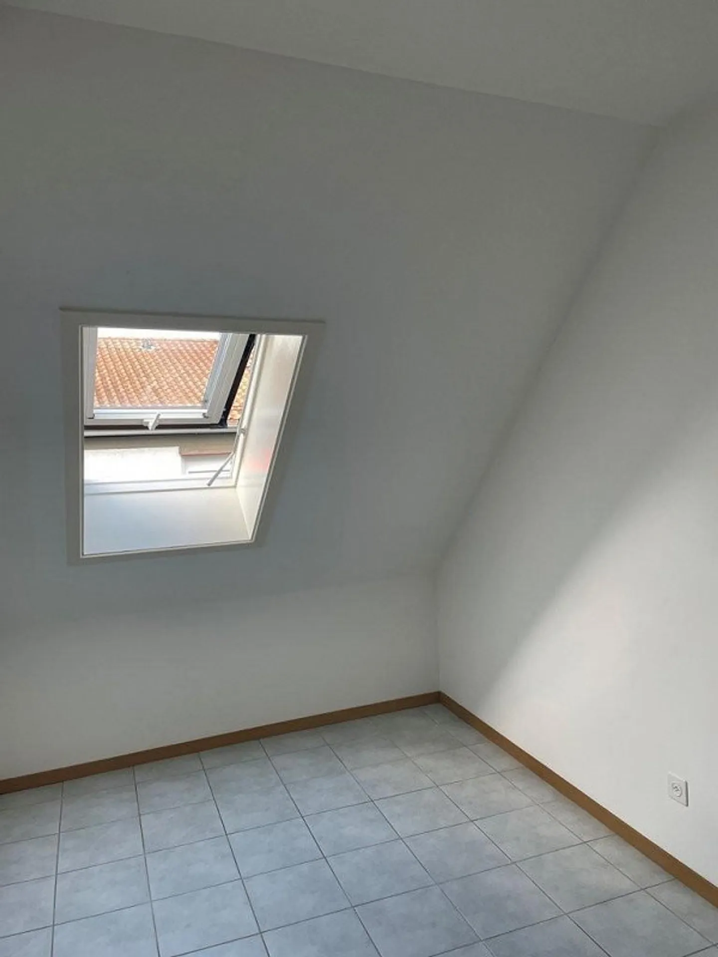 Ampio appartamento mansardato a Zurigo-Oerlikon - Foto 4 di 6