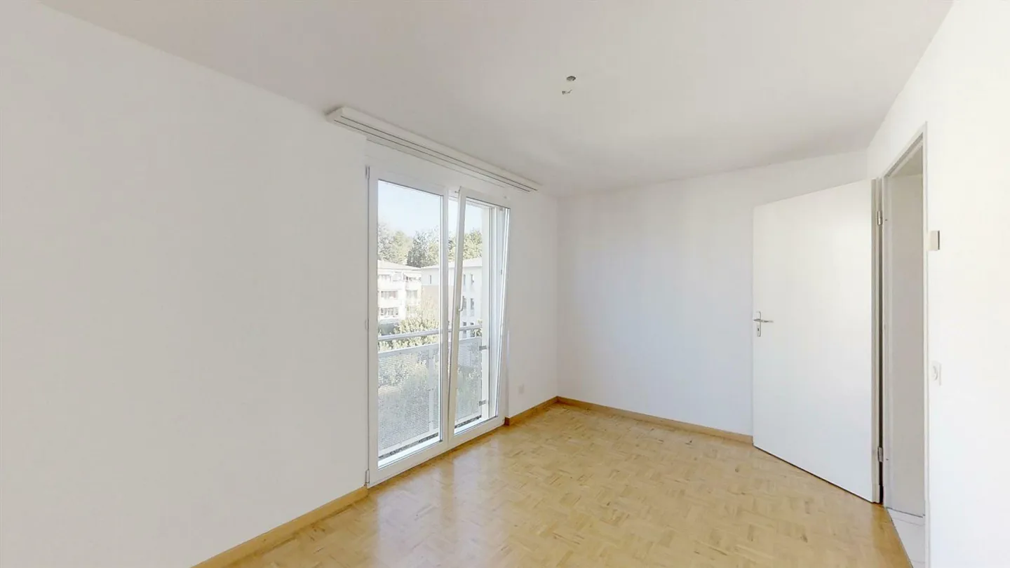 Family-friendly living with plenty of daylight! - Photo 5 of 8