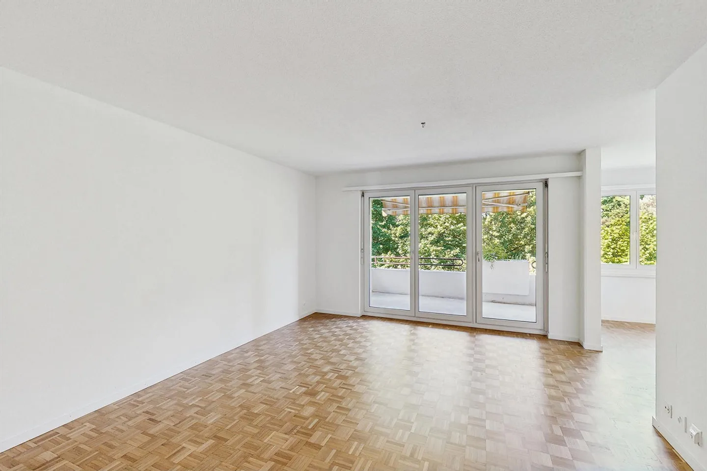 Vie moderne à Schwerzenbach – fraîchement rénové et bien connecté ! - Photo 1 sur 11