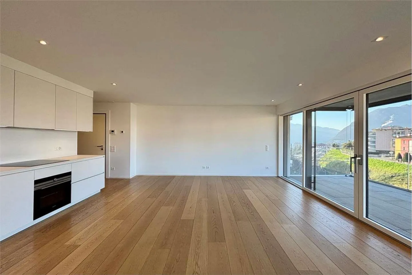 Appartamento moderno con vista lago - Foto 1 di 13