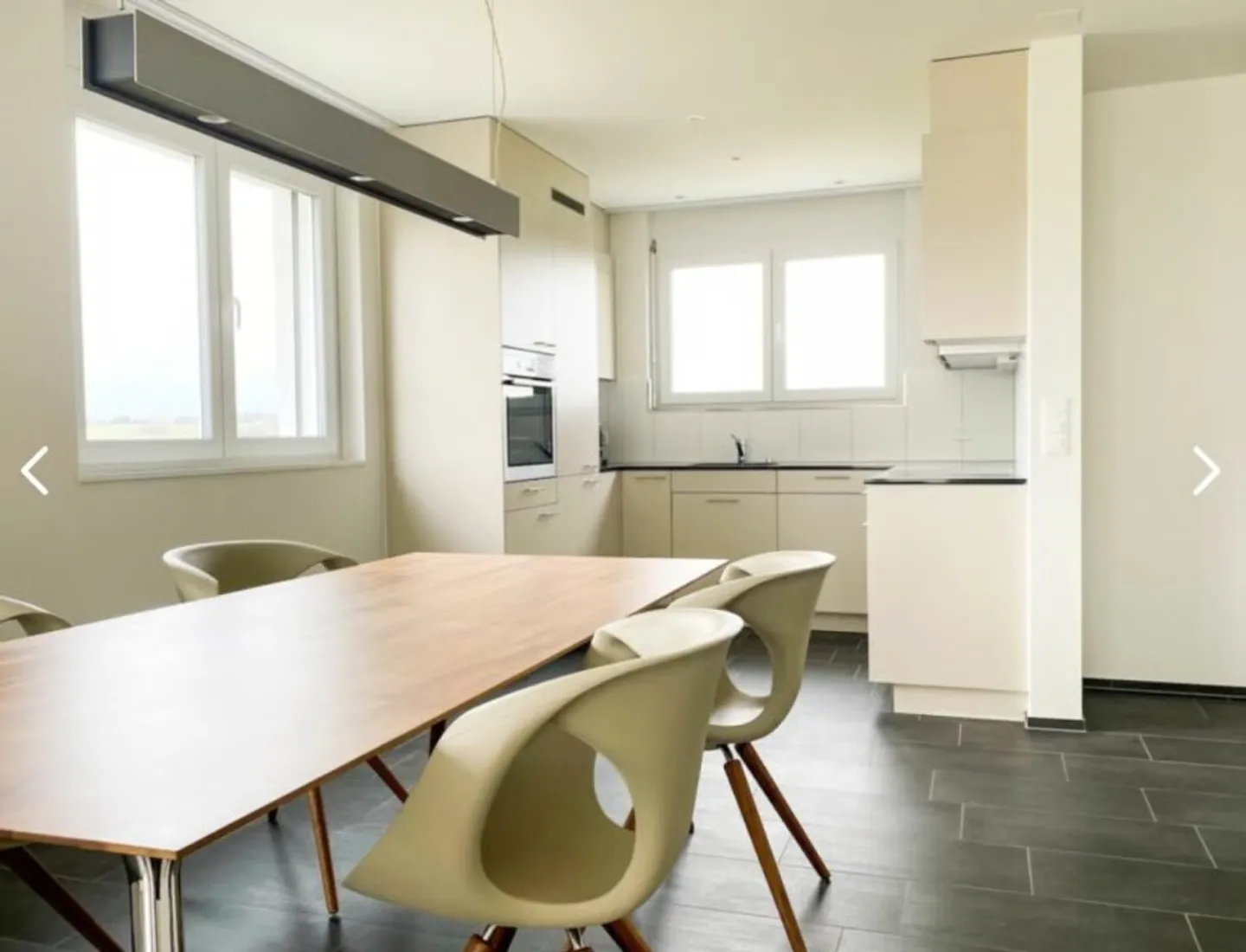 Modernes Eckhaus mit Garten - Foto 7 von 12