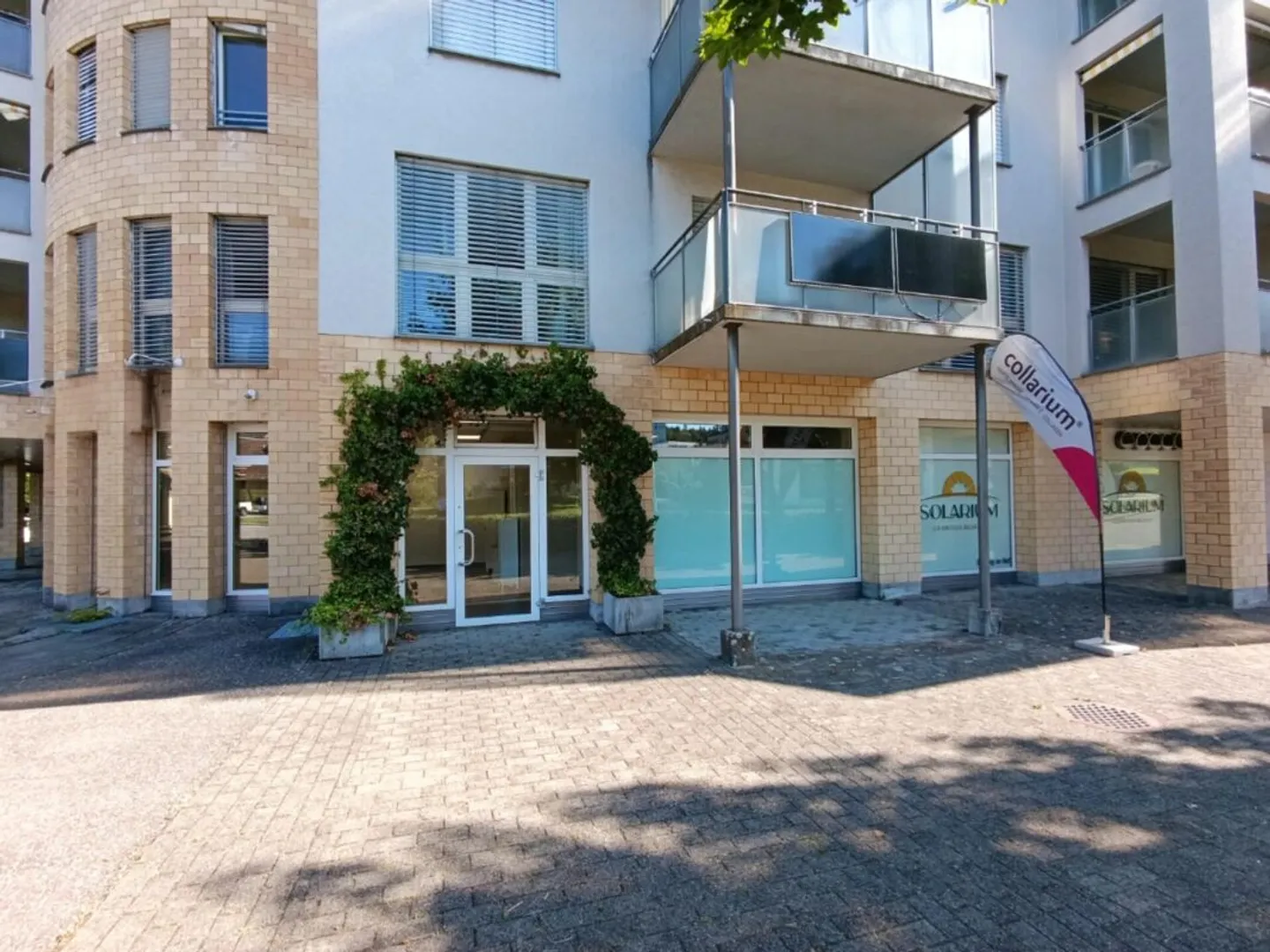 Premium location in Rothrist! Your new sales area in the heart of the community - Photo 2 of 10